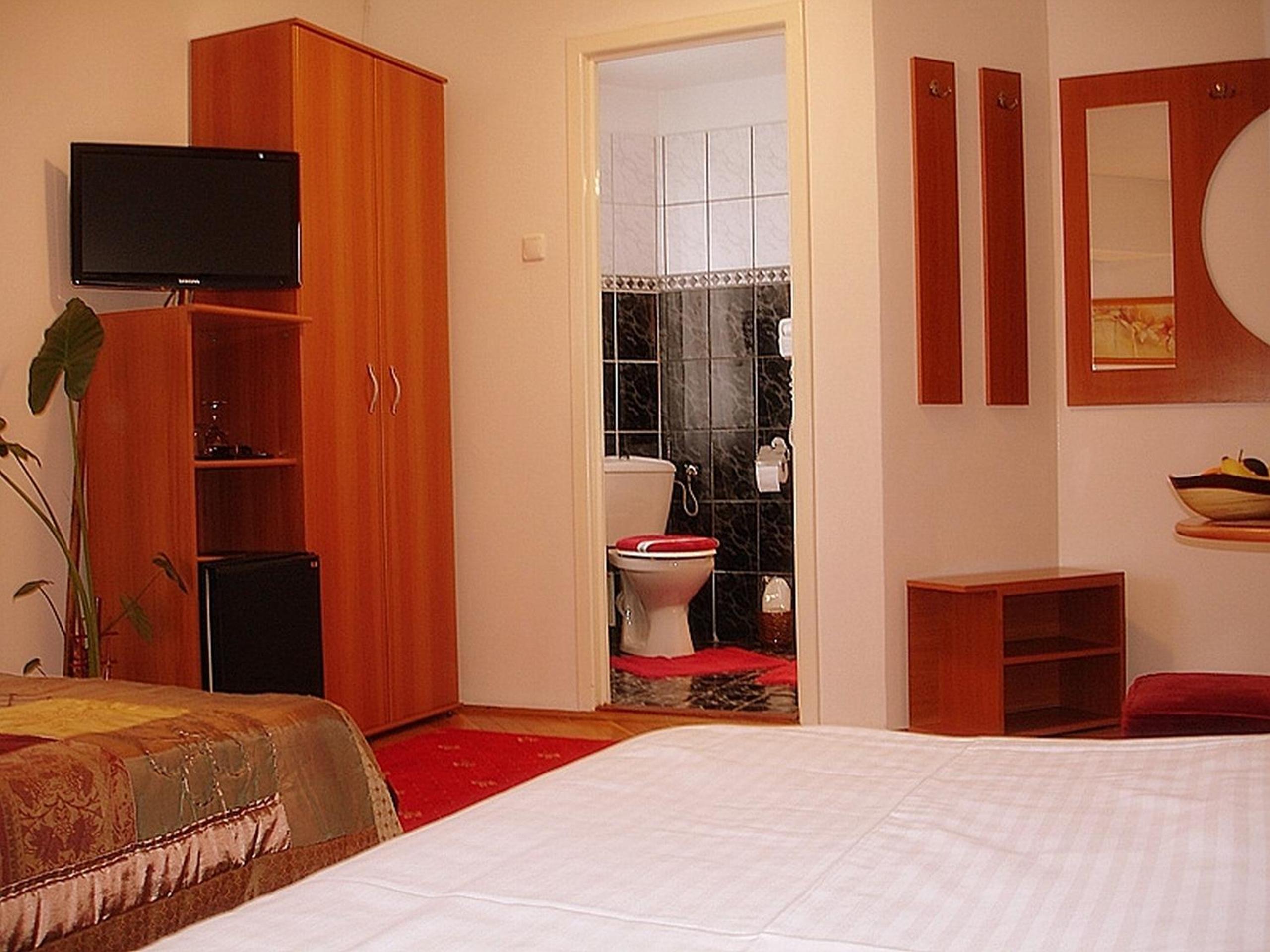 Standard Twin Room - Photo 4