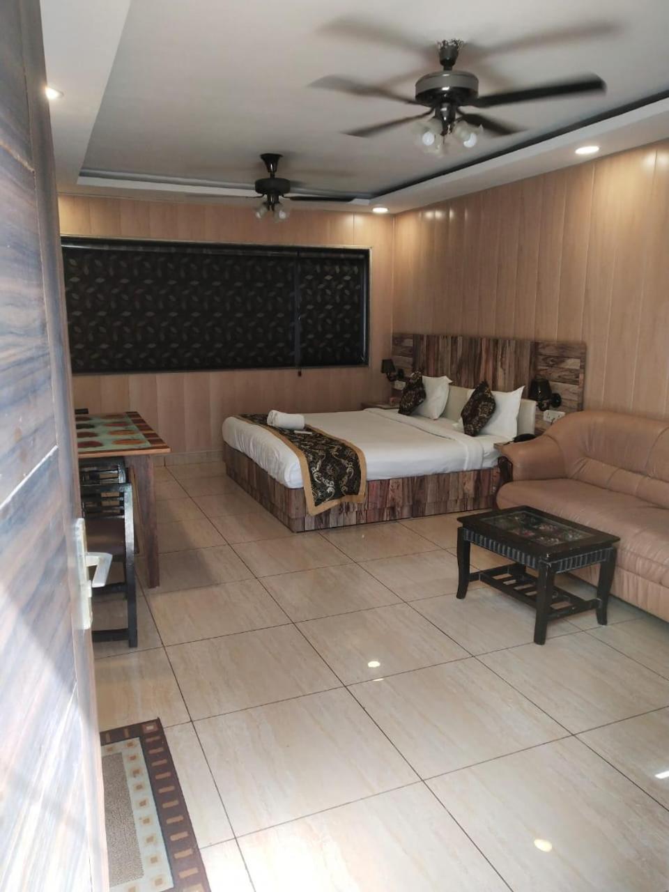 Super Deluxe Room