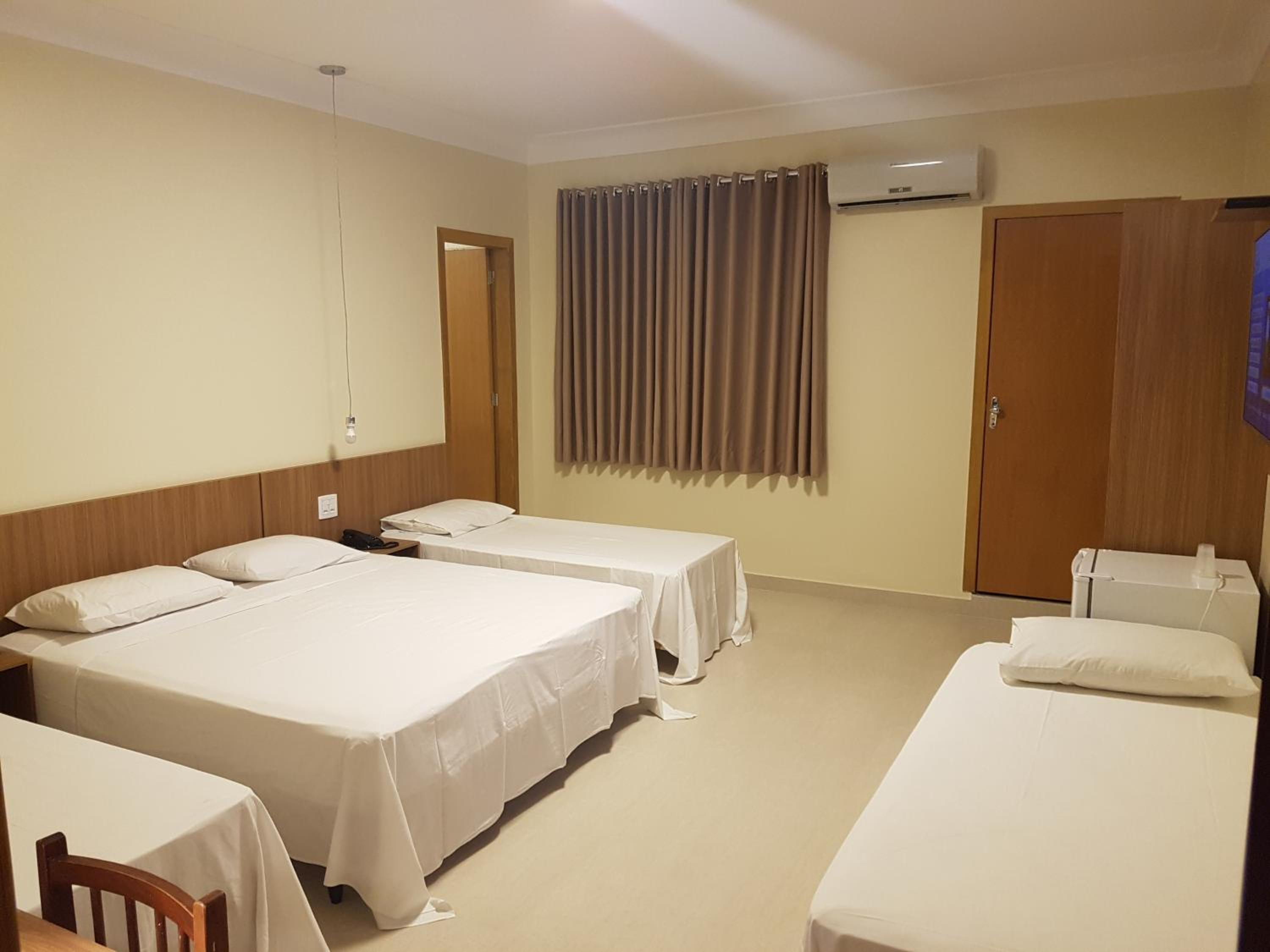 Quintuple Room