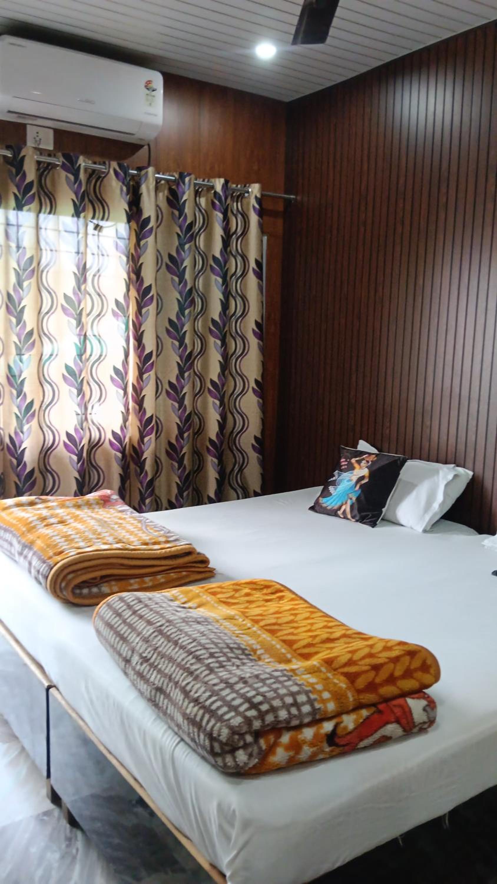 Deluxe Double Room with Balcony photo 1