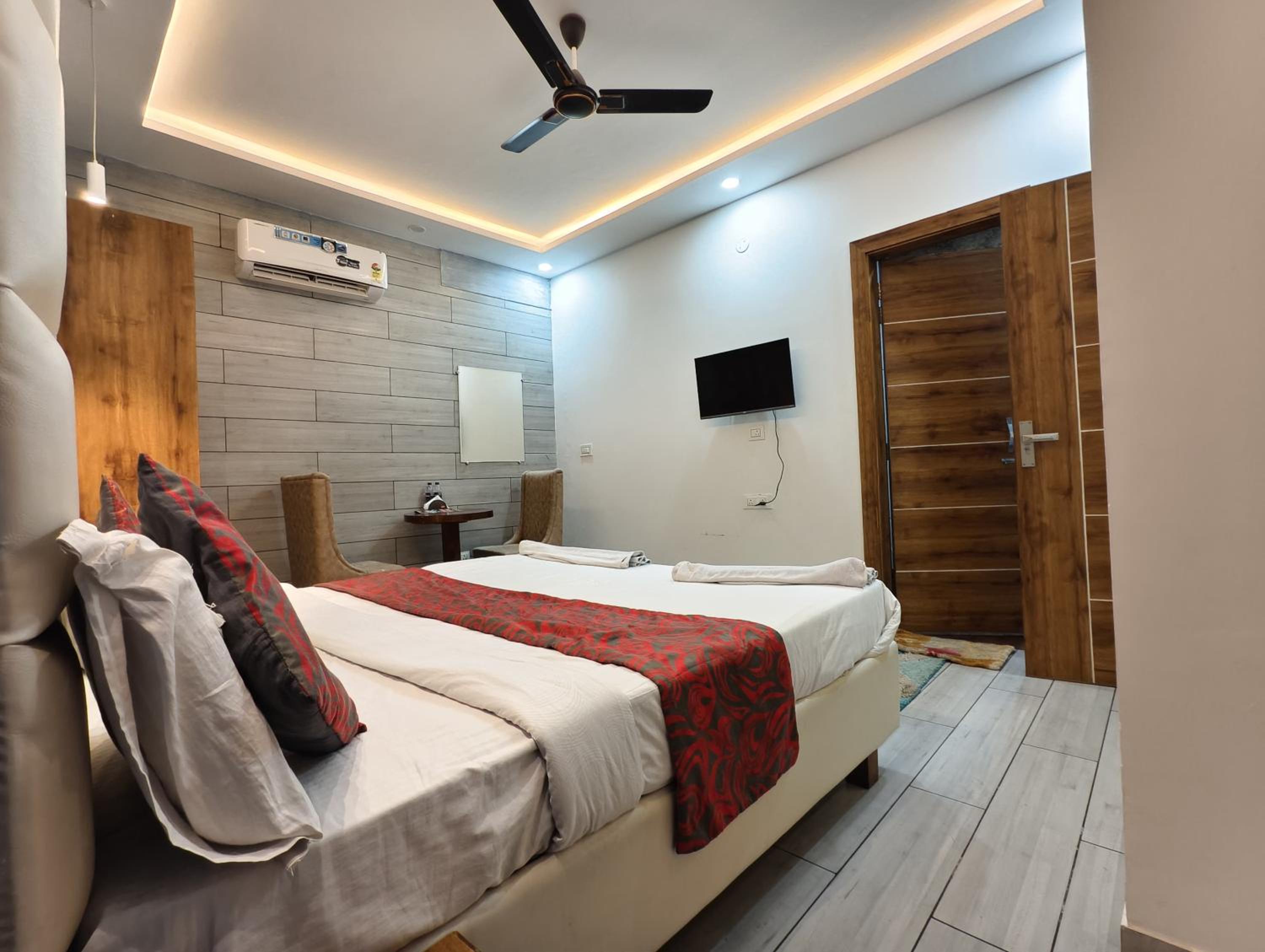 Standard Double Room - Photo 3
