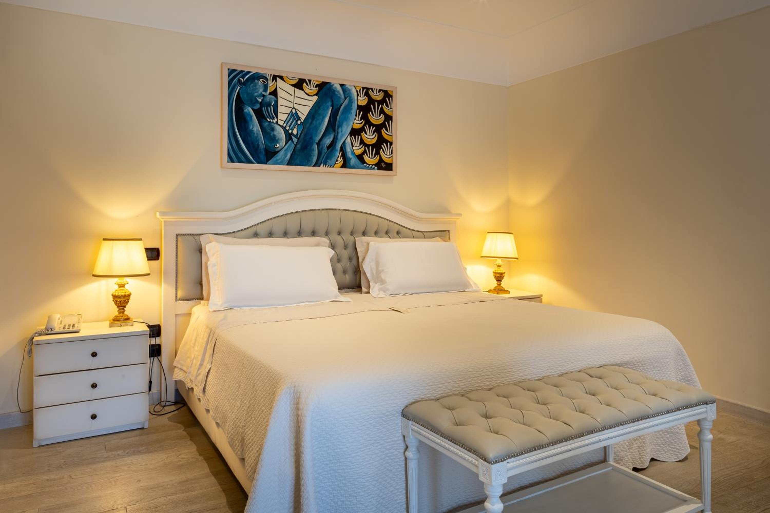 Deluxe Room - Photo 1