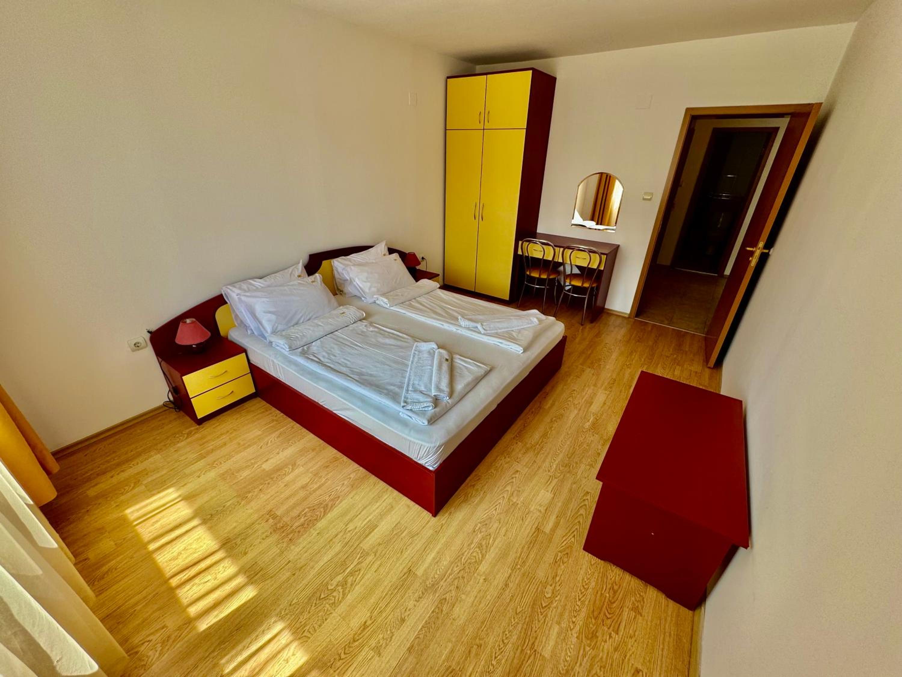 One-Bedroom Apartment with Balcony photo 3