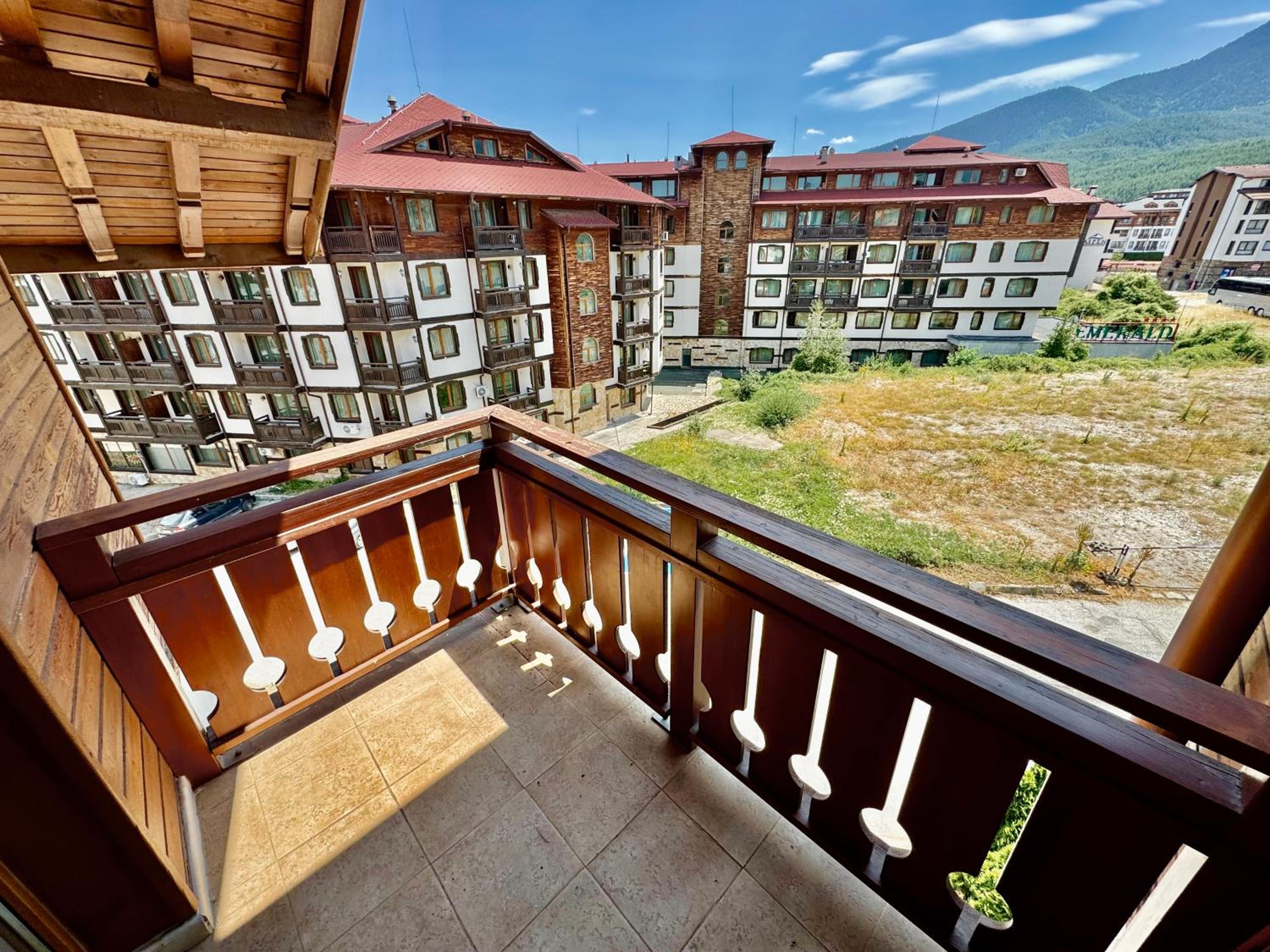 One-Bedroom Apartment with Balcony photo 1