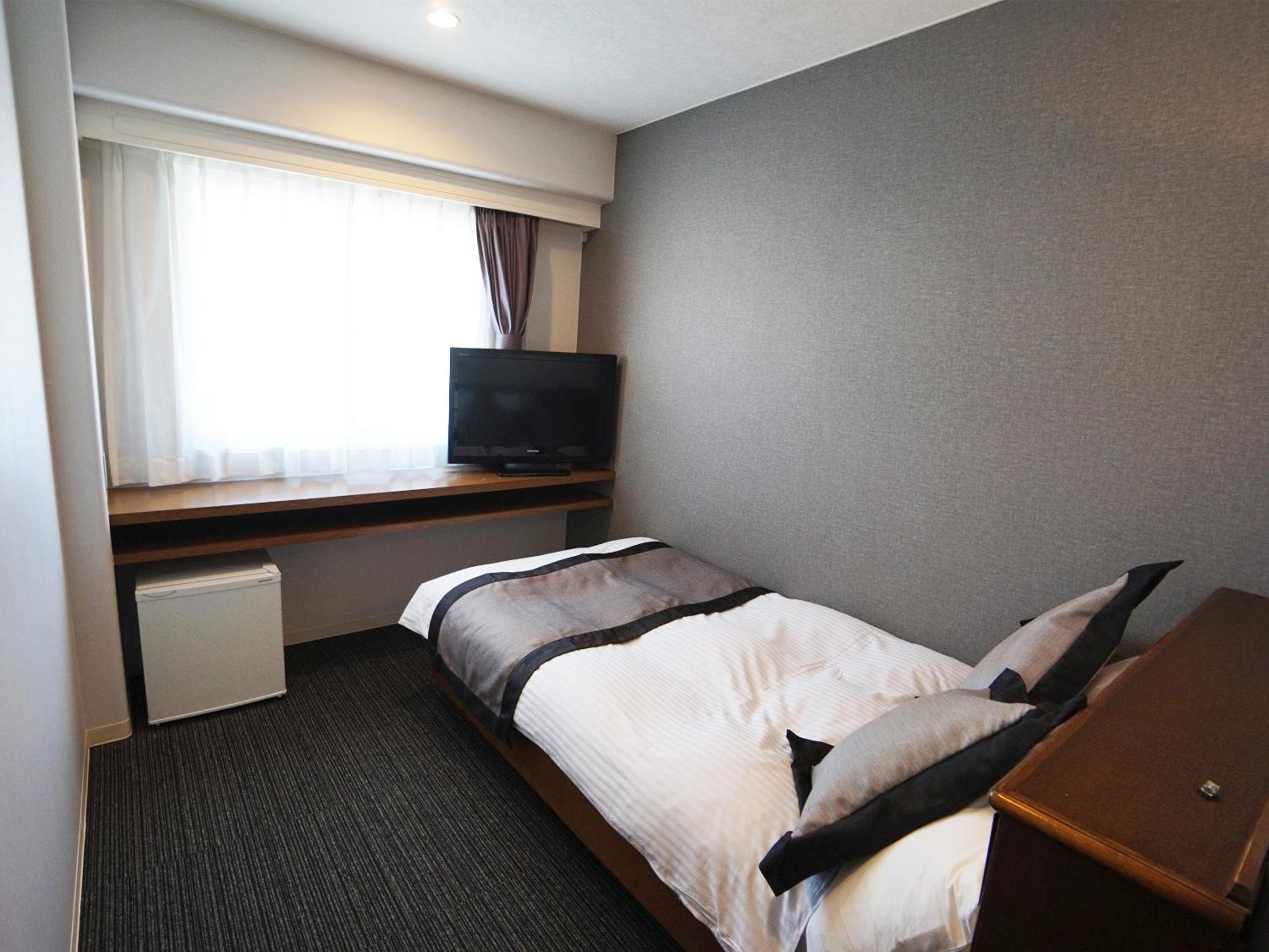 Semi Double Room - Non-Smoking