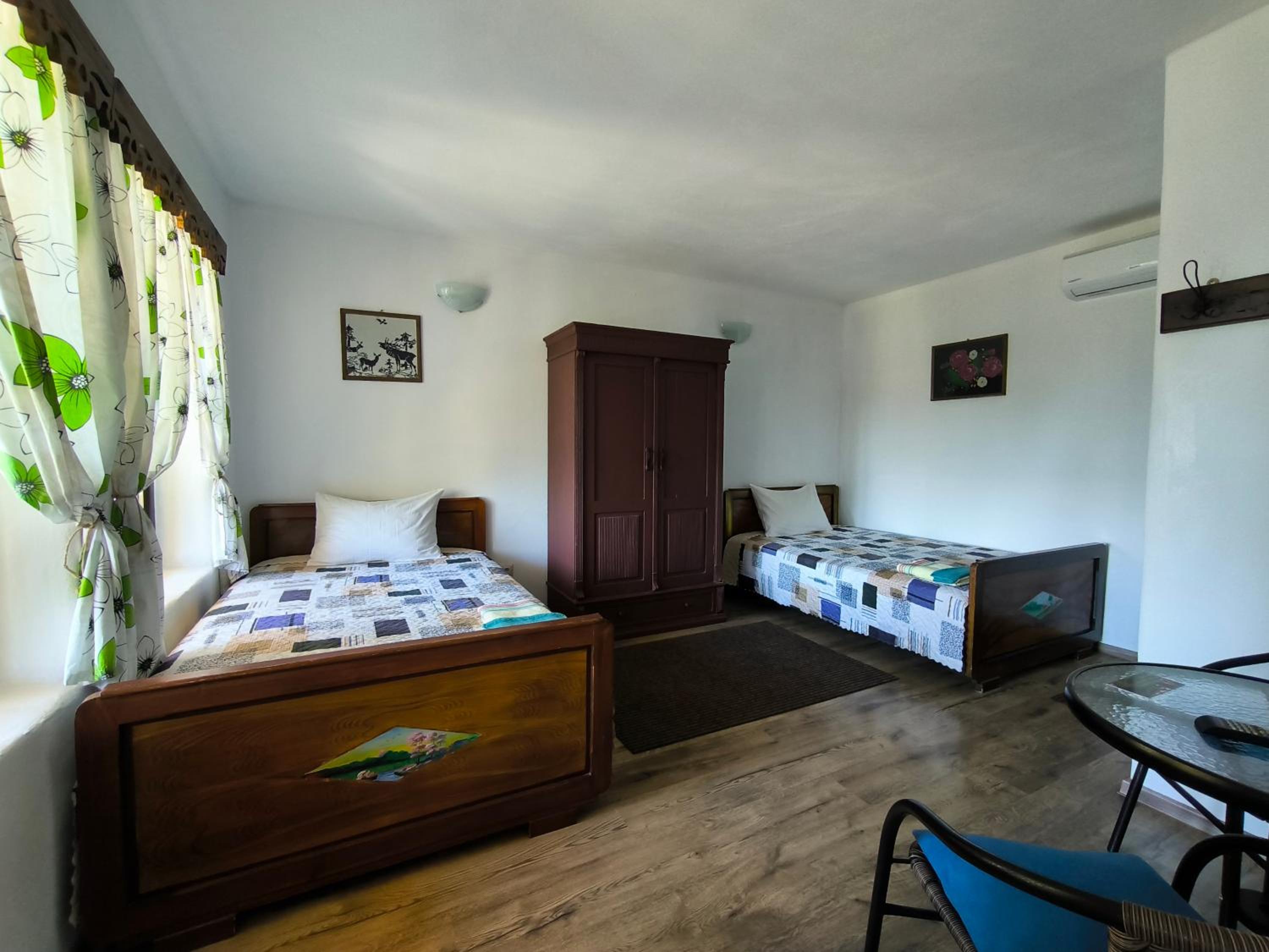 Large Twin Room photo 1