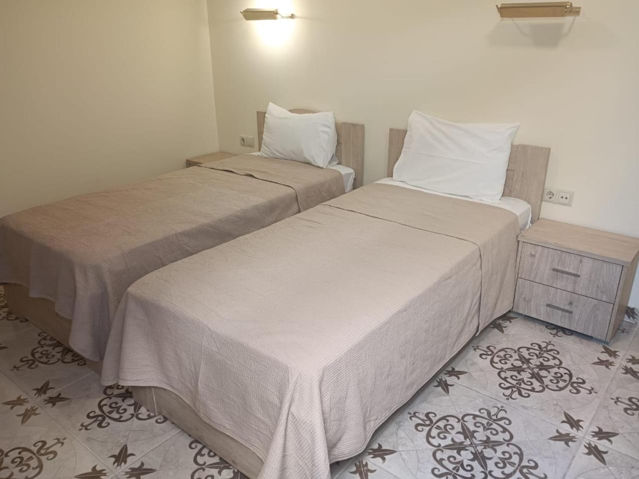 Economy Twin Room photo 3