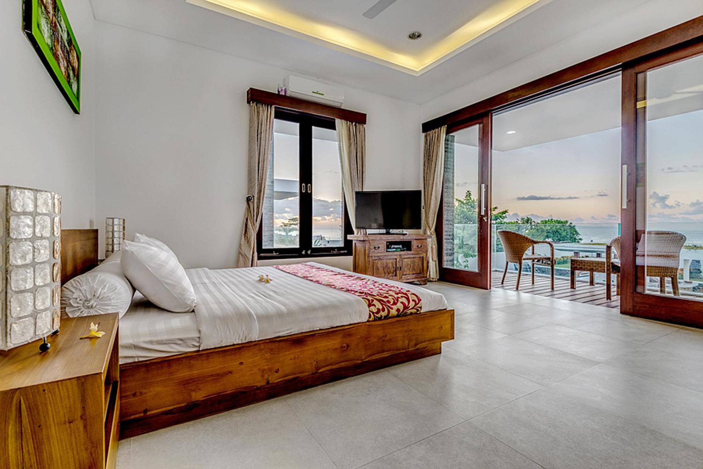 Three Bedroom Beachfront villa nine photo 3