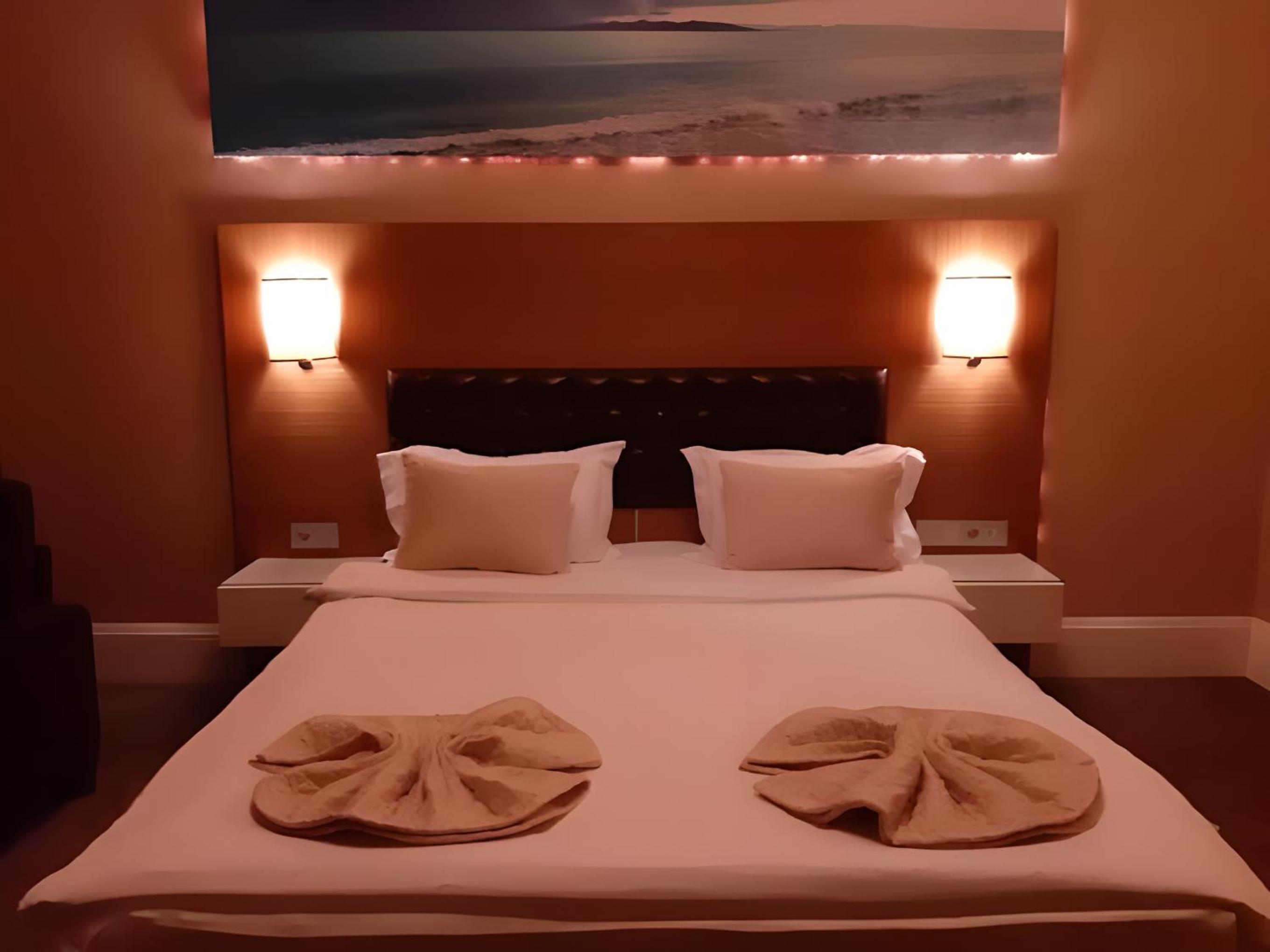 Large Double Room - Photo 5