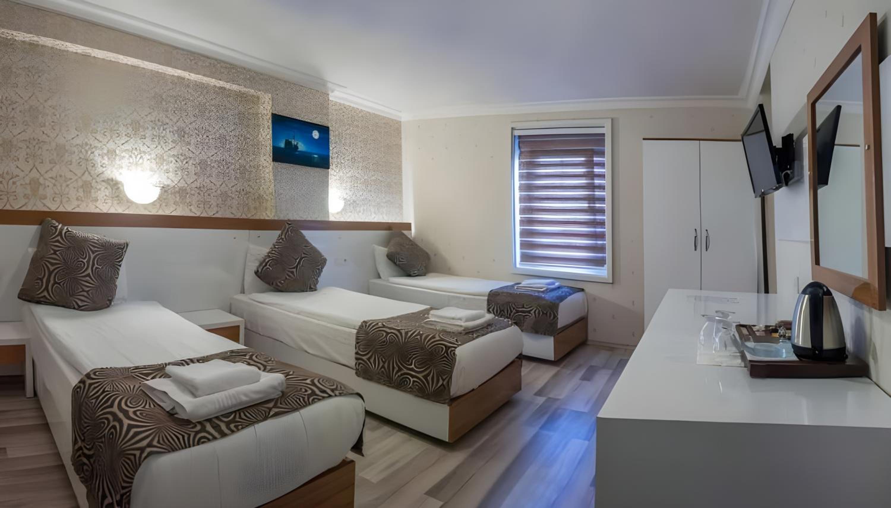 Comfort Triple Room with Shower - Photo 5