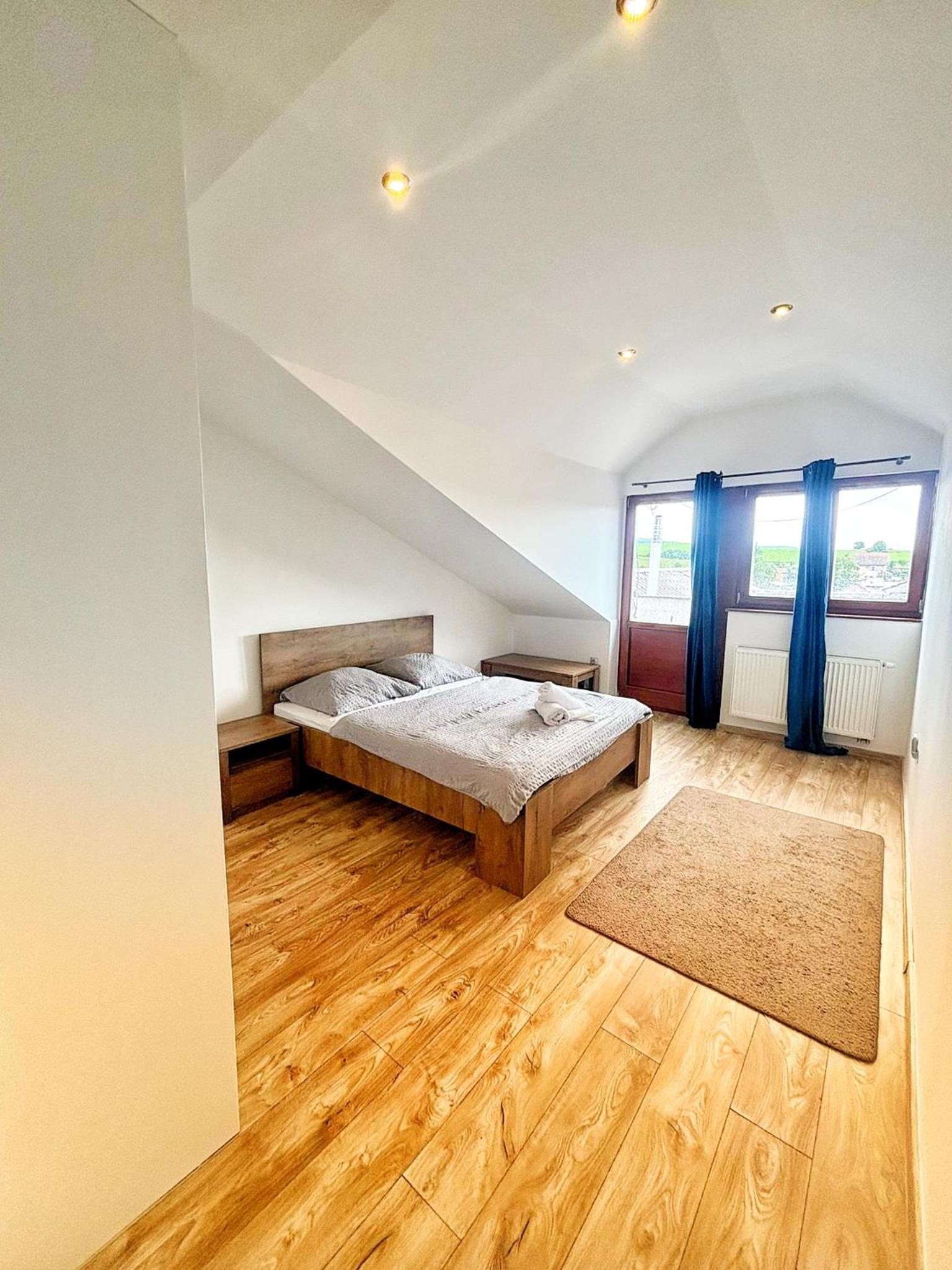 Three-Bedroom Deluxe Apartment - Photo 6