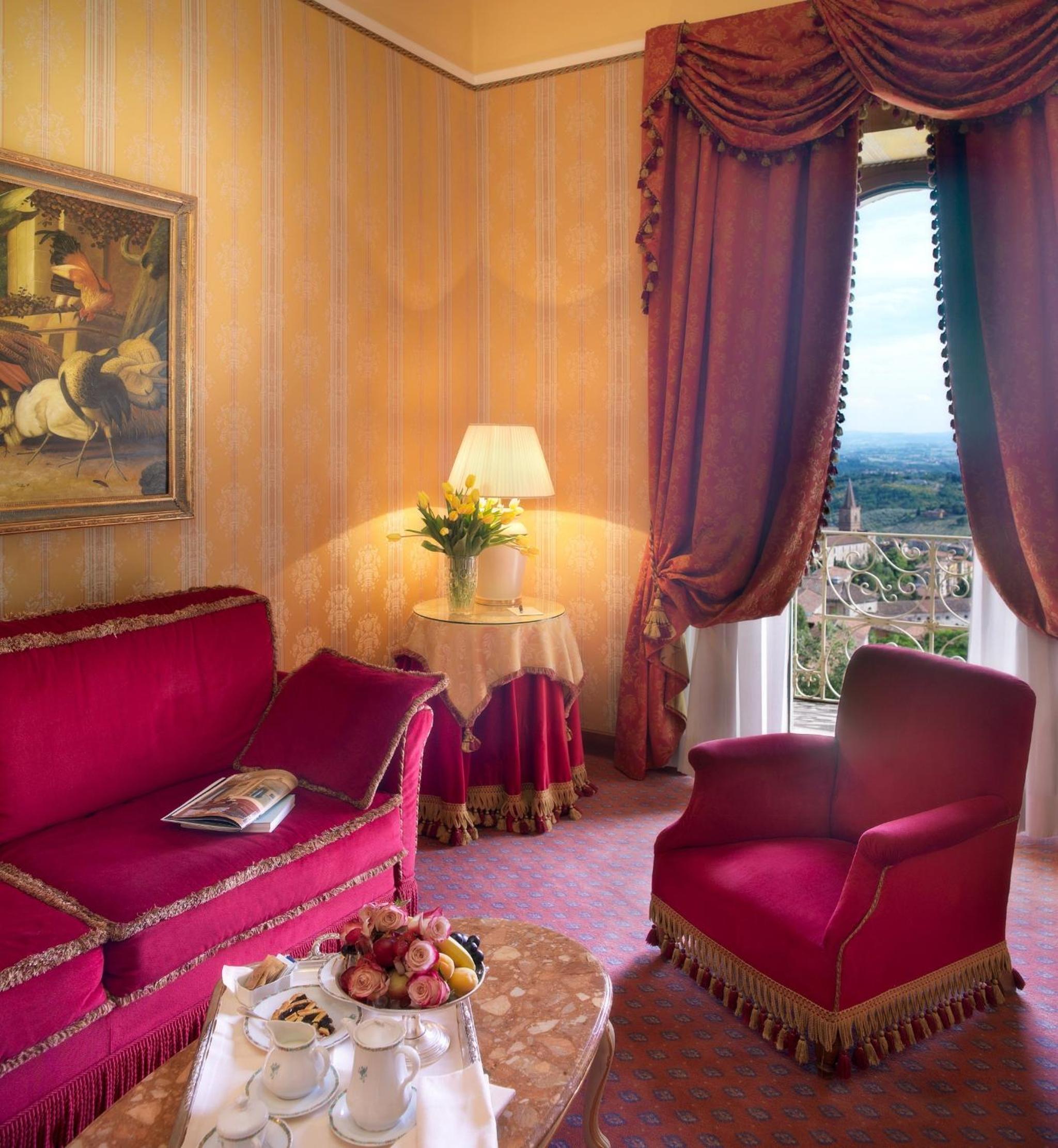 Suite - Photo 1