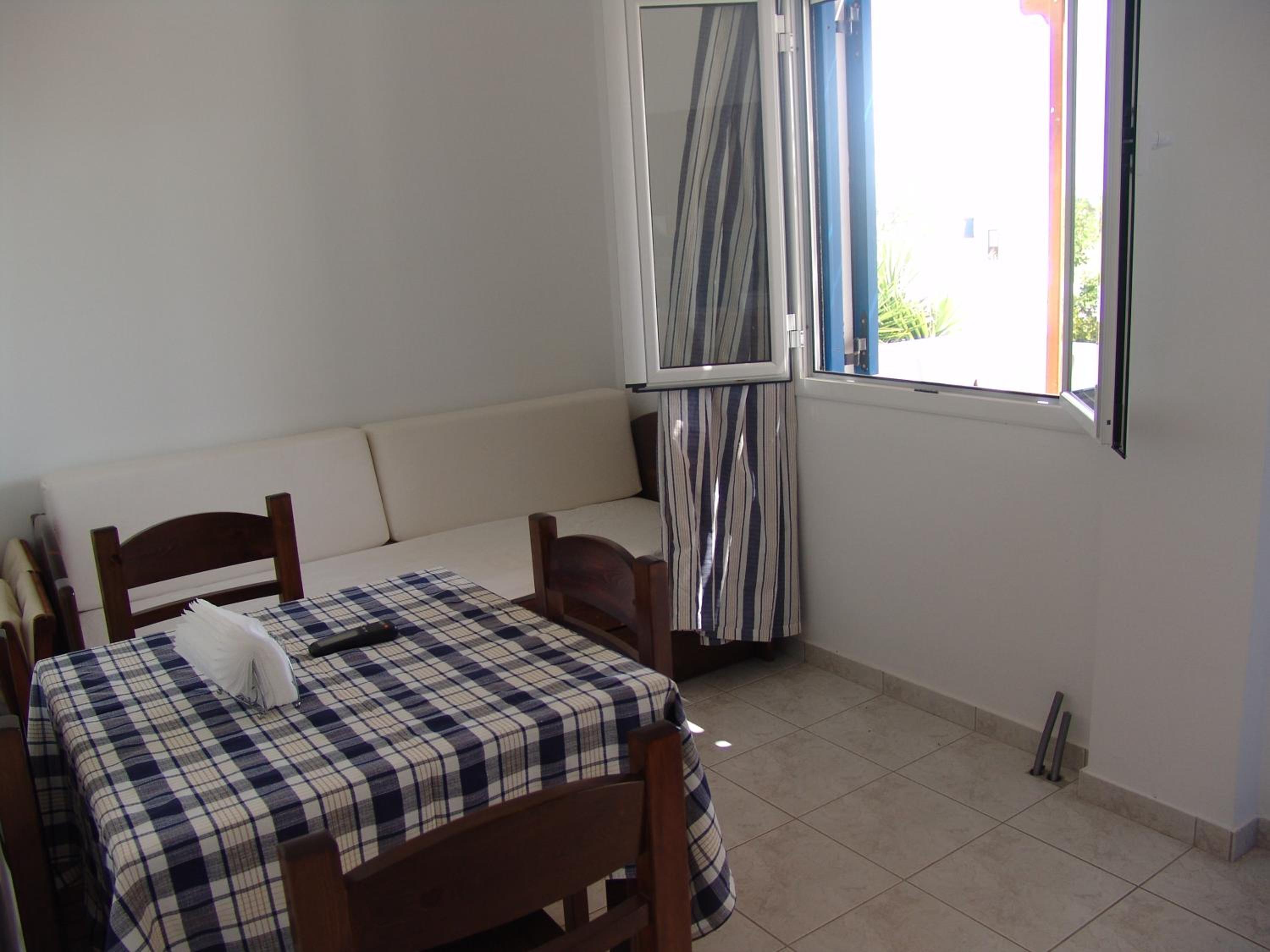 One-Bedroom Apartment (2-4 Adults)  photo 2