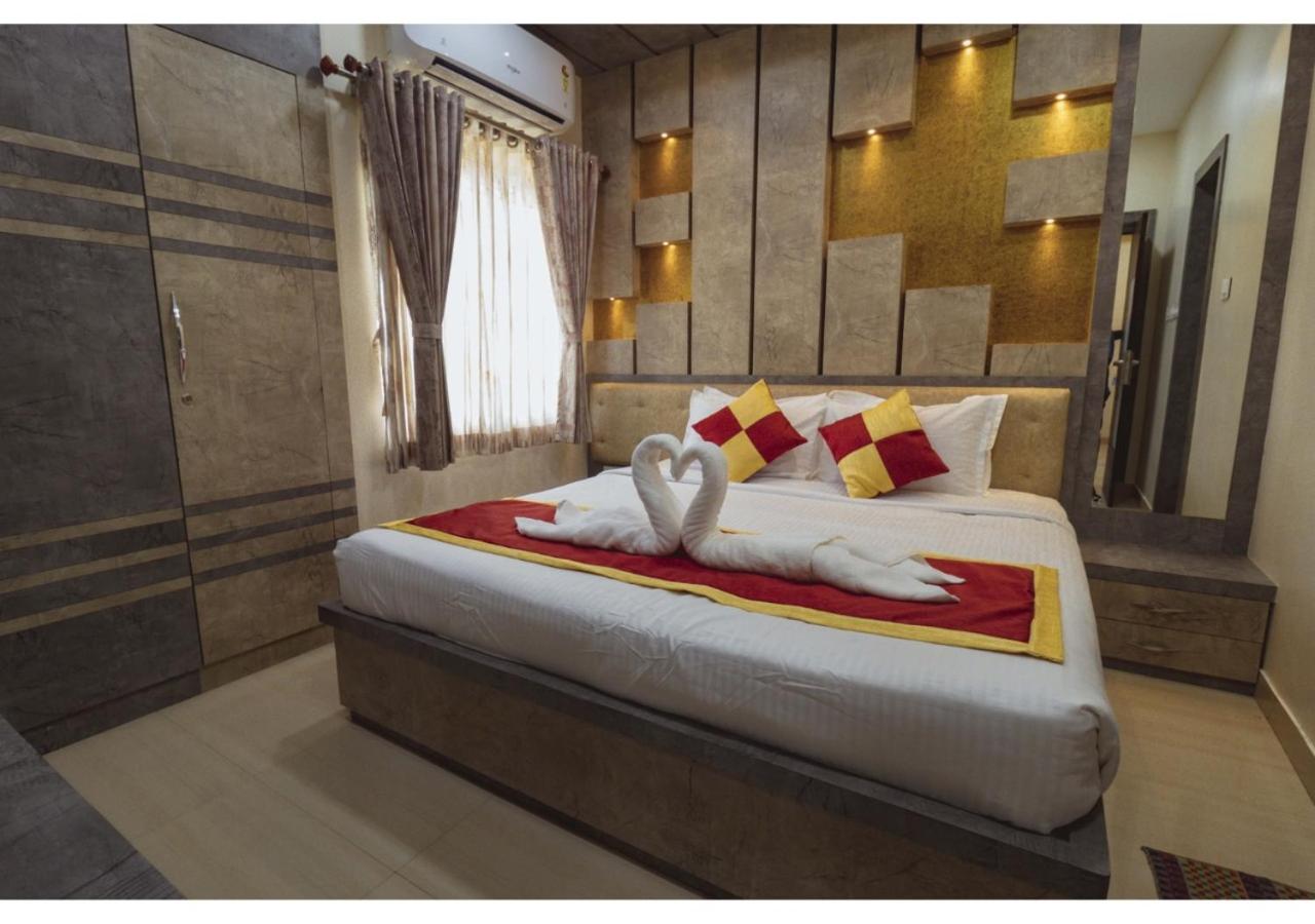 Deluxe King Suite photo 3