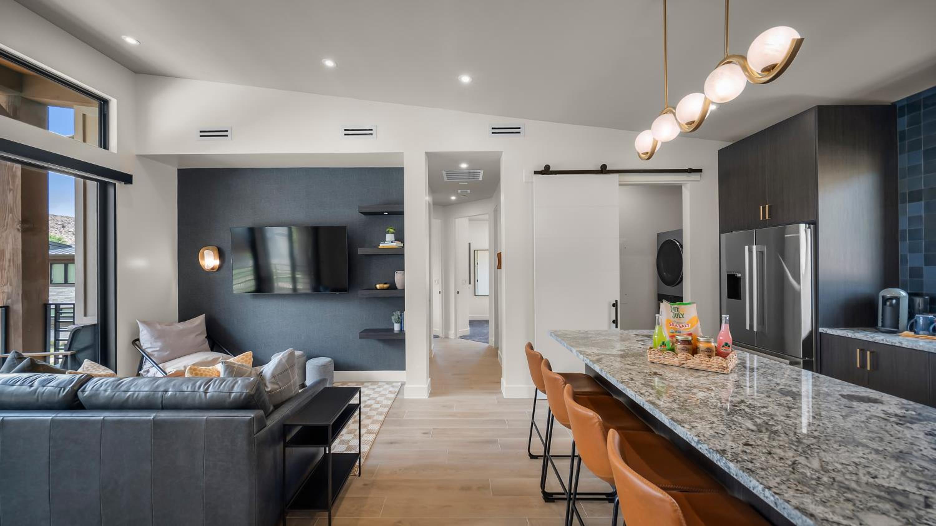 Luxury Villa 2 Bed 2 Bath - Photo 4