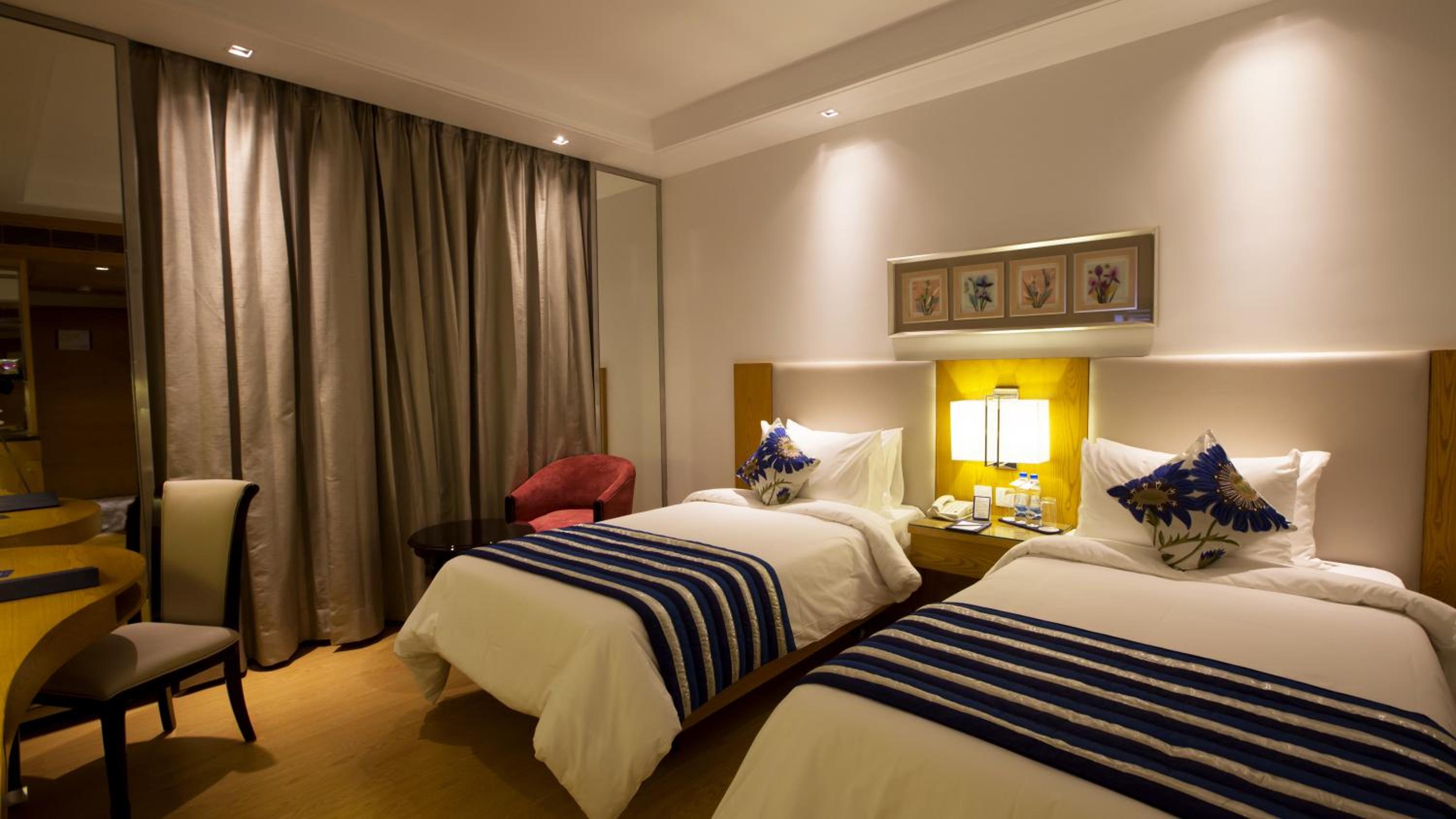 Deluxe Twin Room photo 2