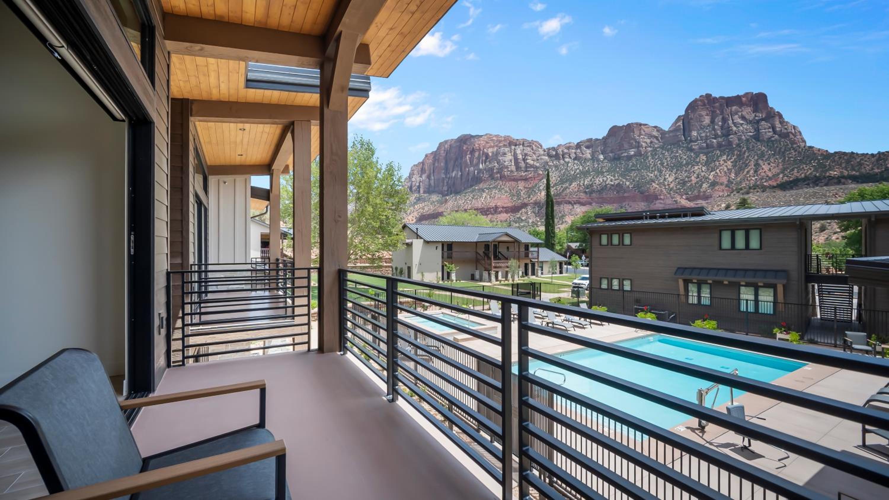 Luxury Villa 2 Bed 2 Bath - Photo 9