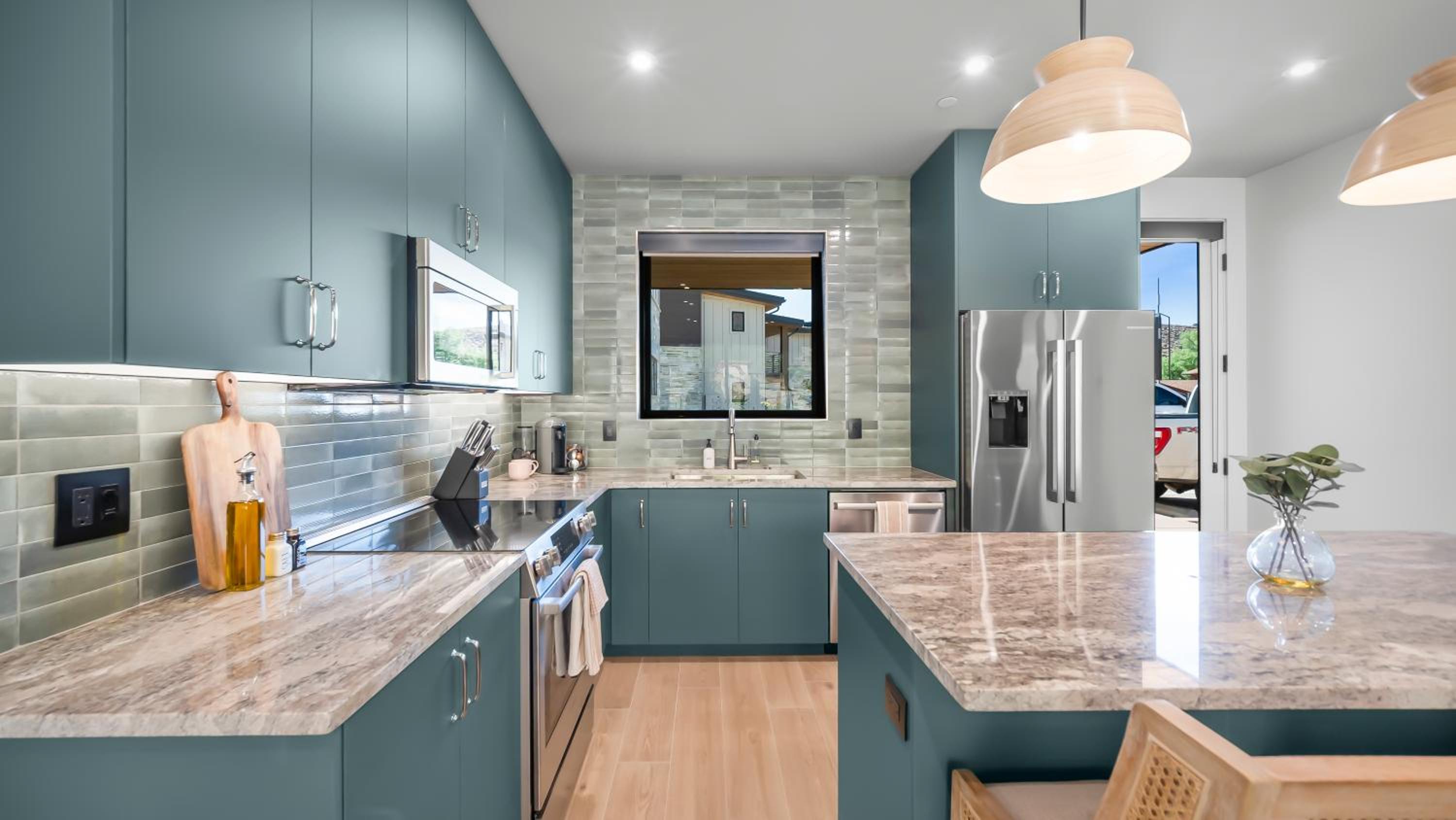 Luxury Villa 1 Bed 1 Bath / Patio  - Photo 8