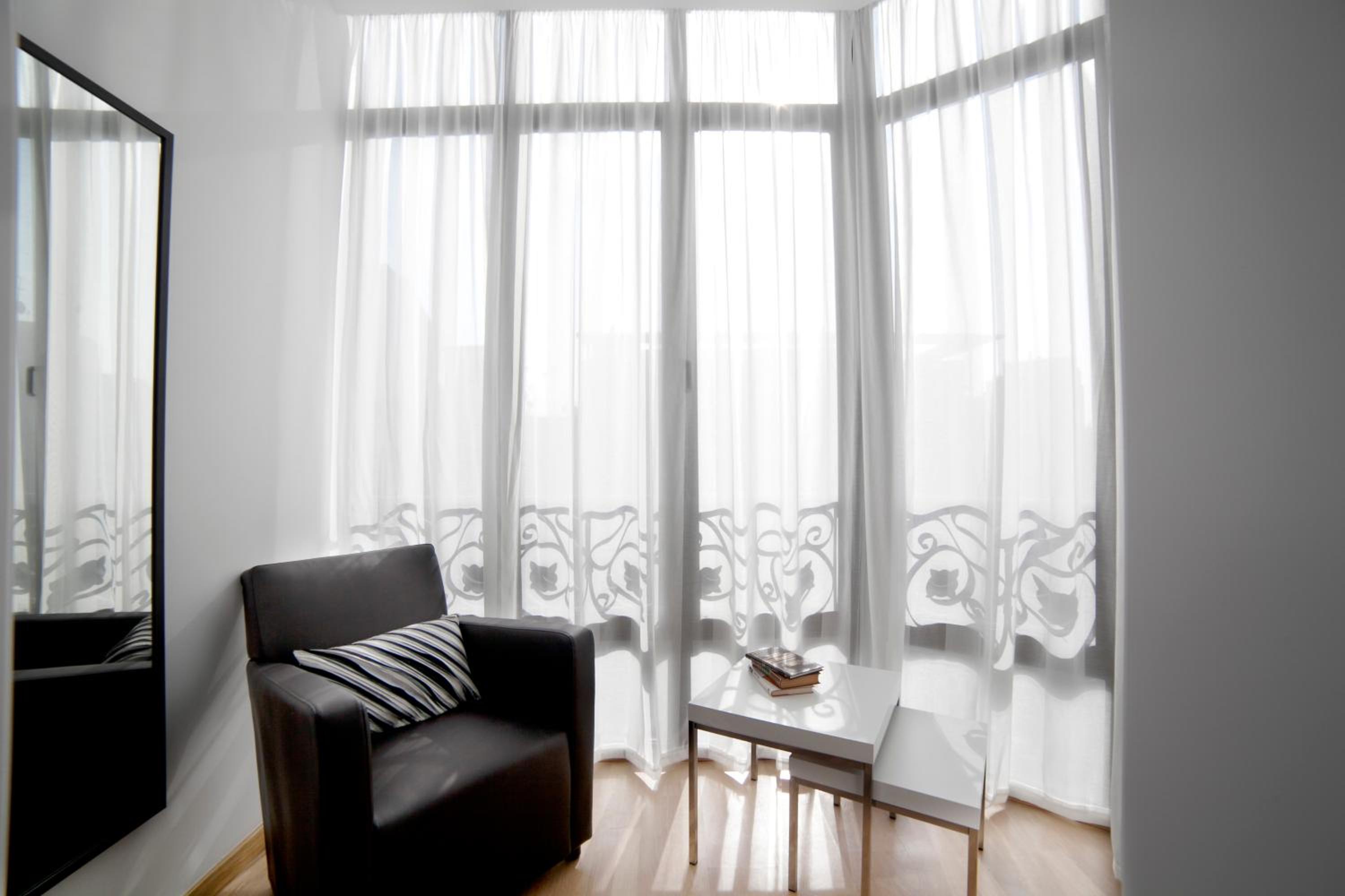 Three-Bedroom Apartment - Ronda Universitat 13 photo 2