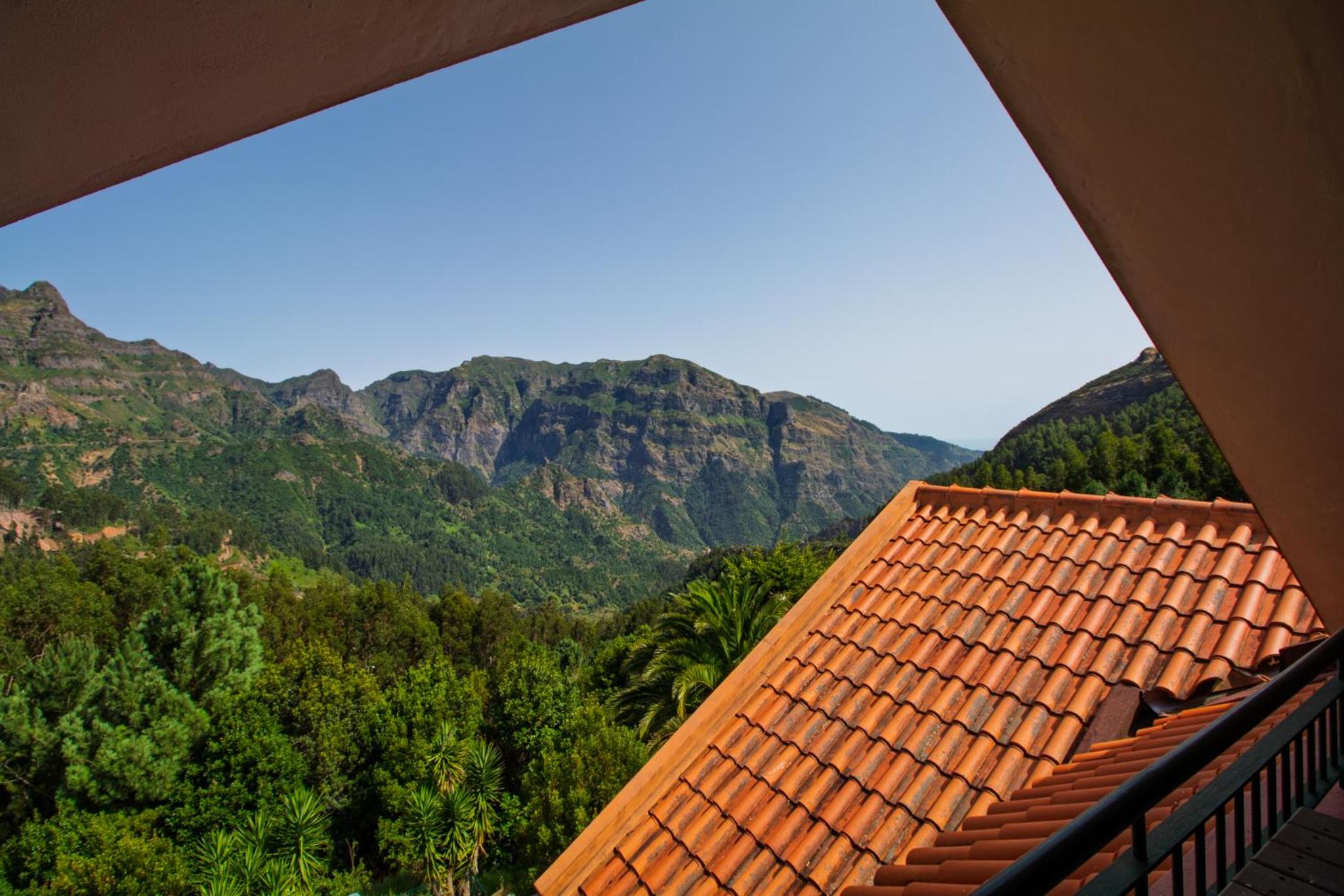 Standard Twin Room with Mountain View photo 2