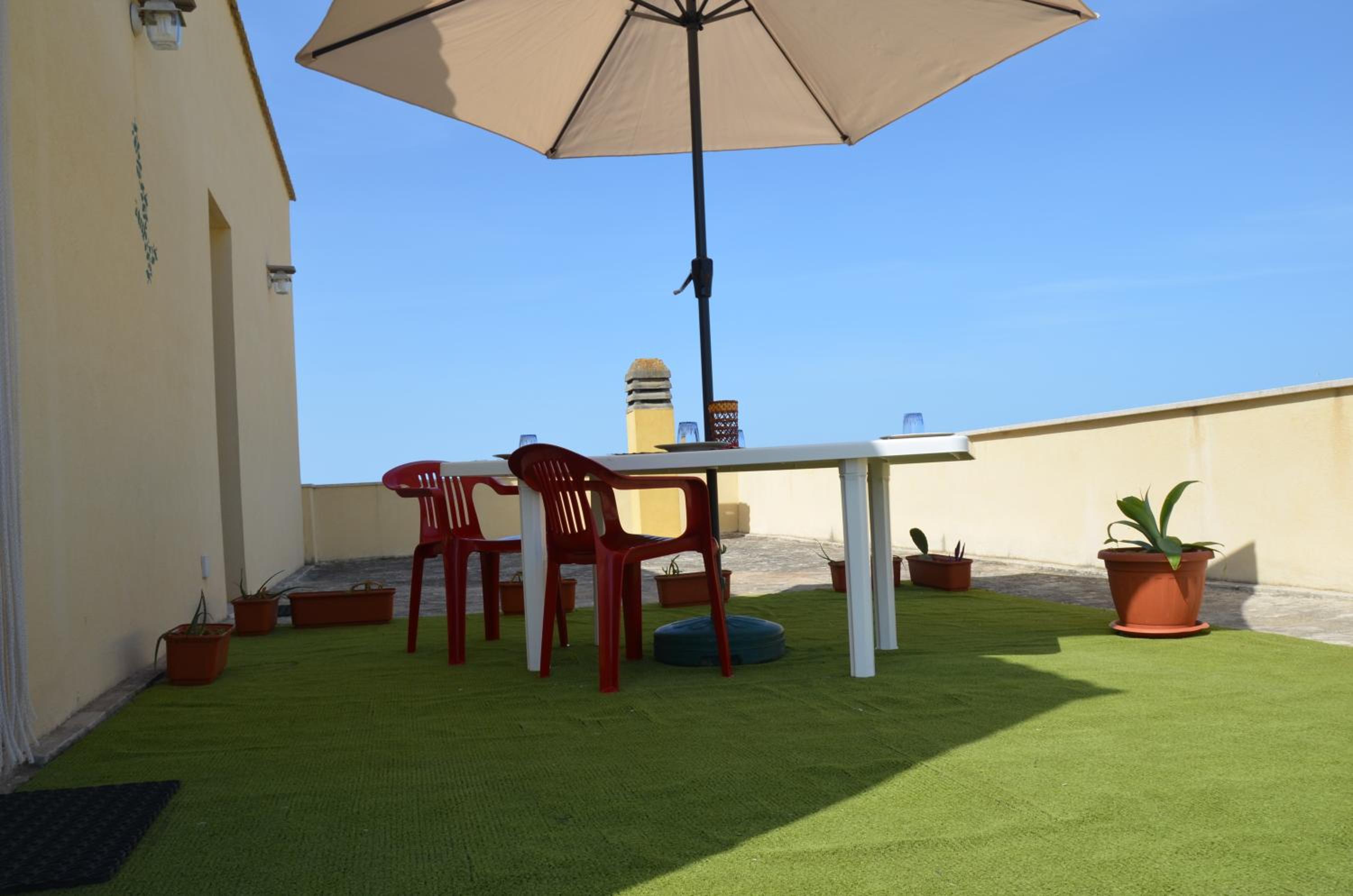 Apartment with Terrace - Photo 11