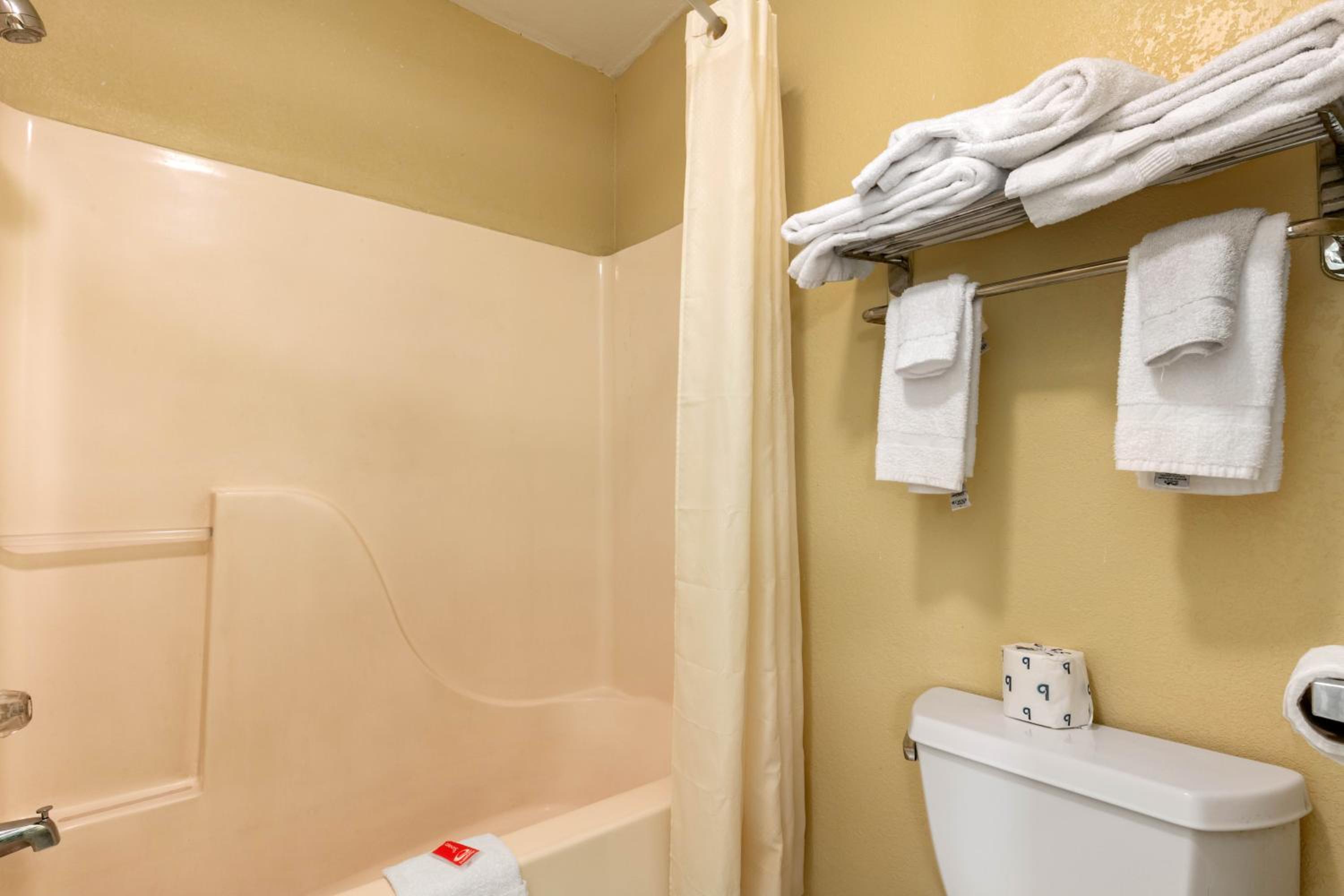 King Room - Accessible/Non-Smoking - Photo 4