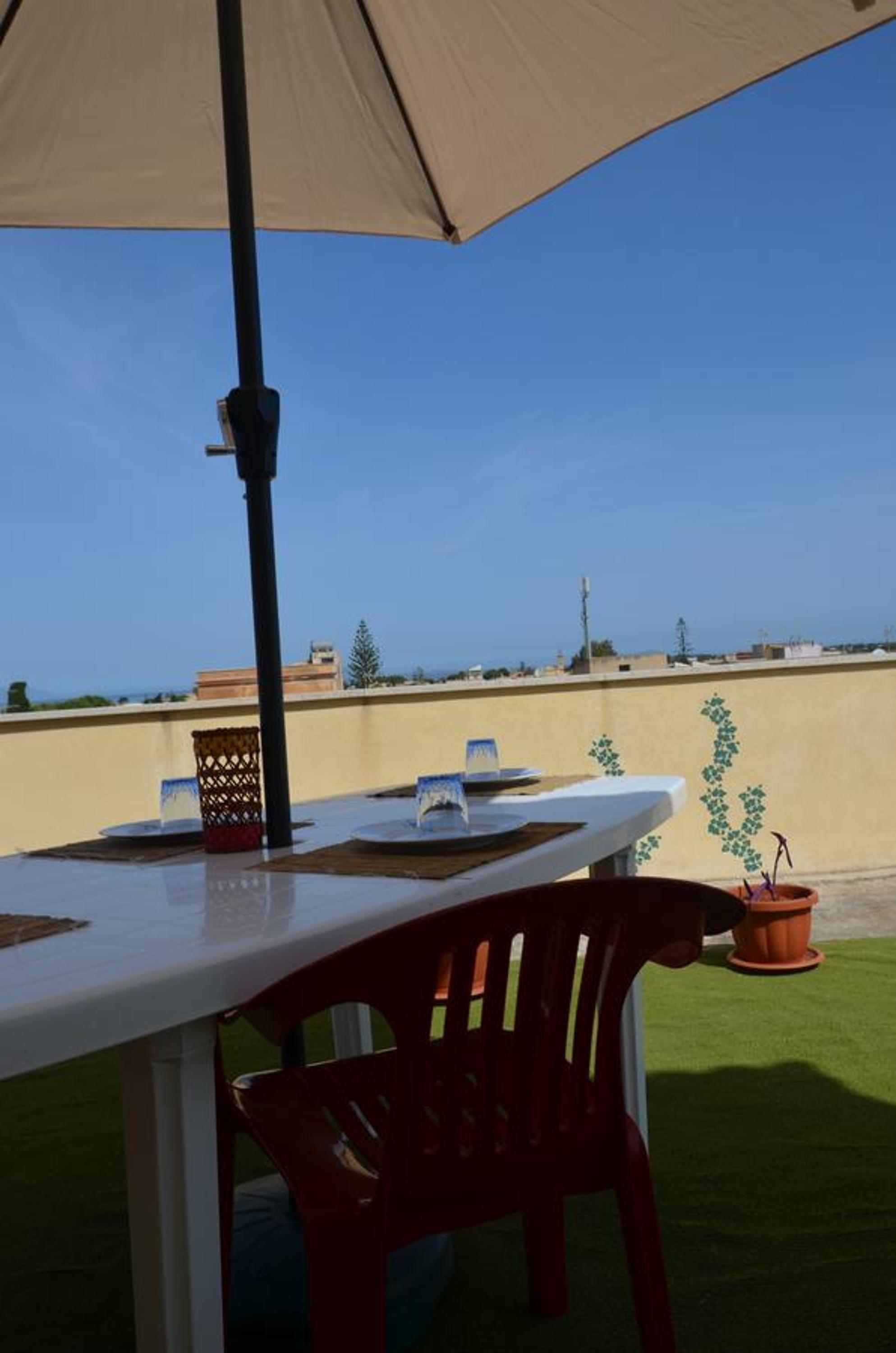 Apartment with Terrace - Photo 4
