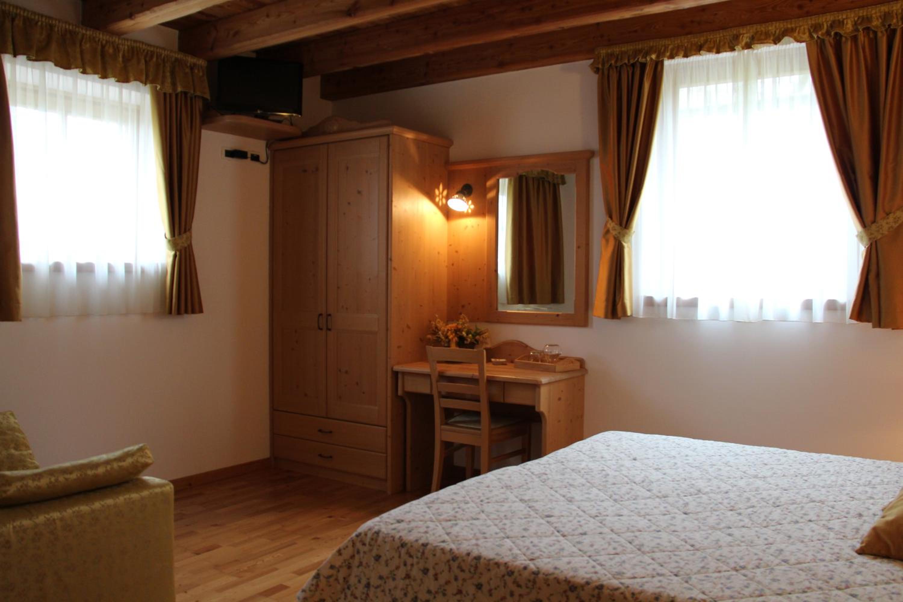 Double Room with Private Bathroom - Photo 4