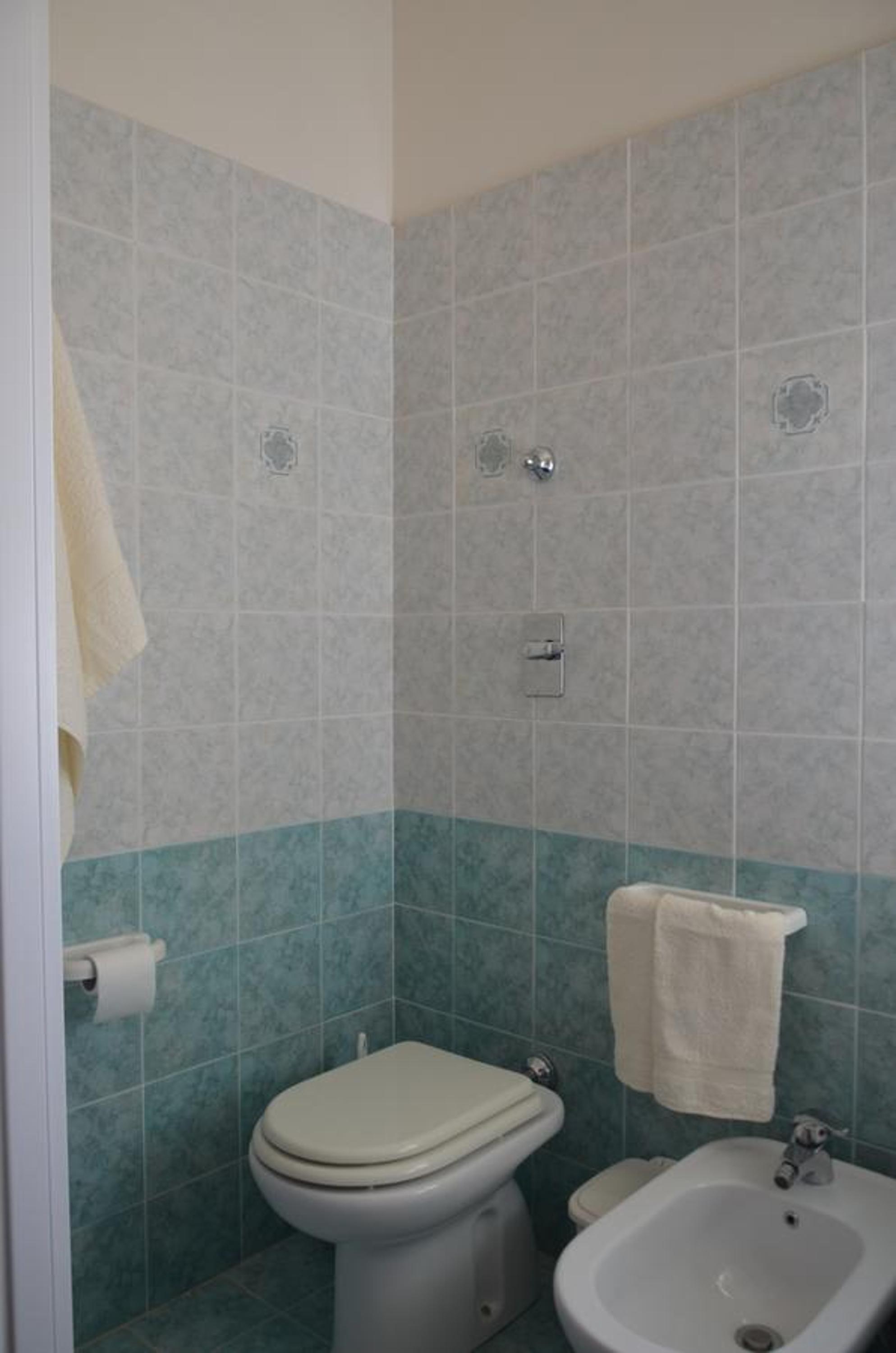 Apartment with Terrace - Photo 12