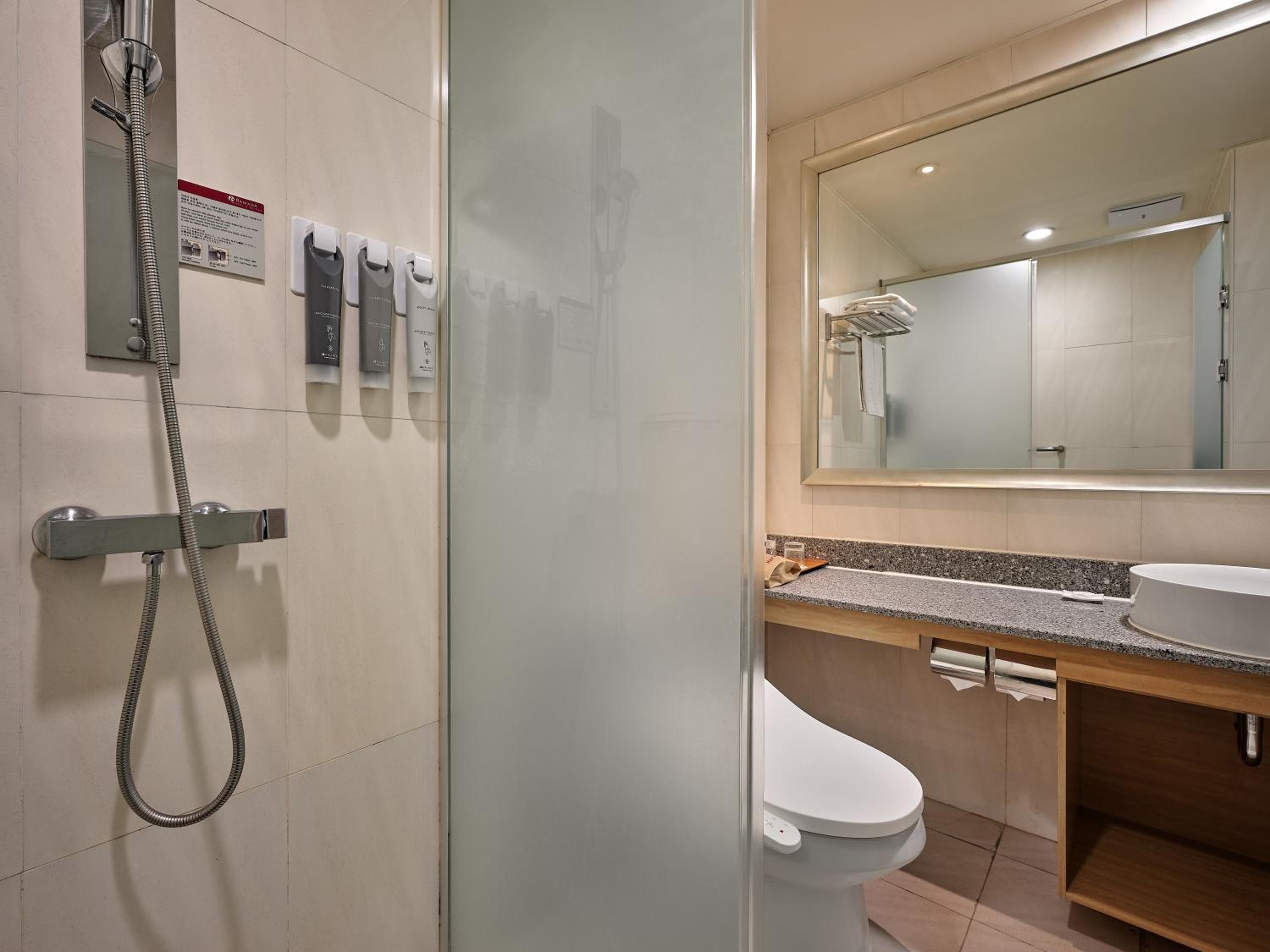 Deluxe Double Room – Includes Stay for One Small Dog (Under 10kg) - Photo 2