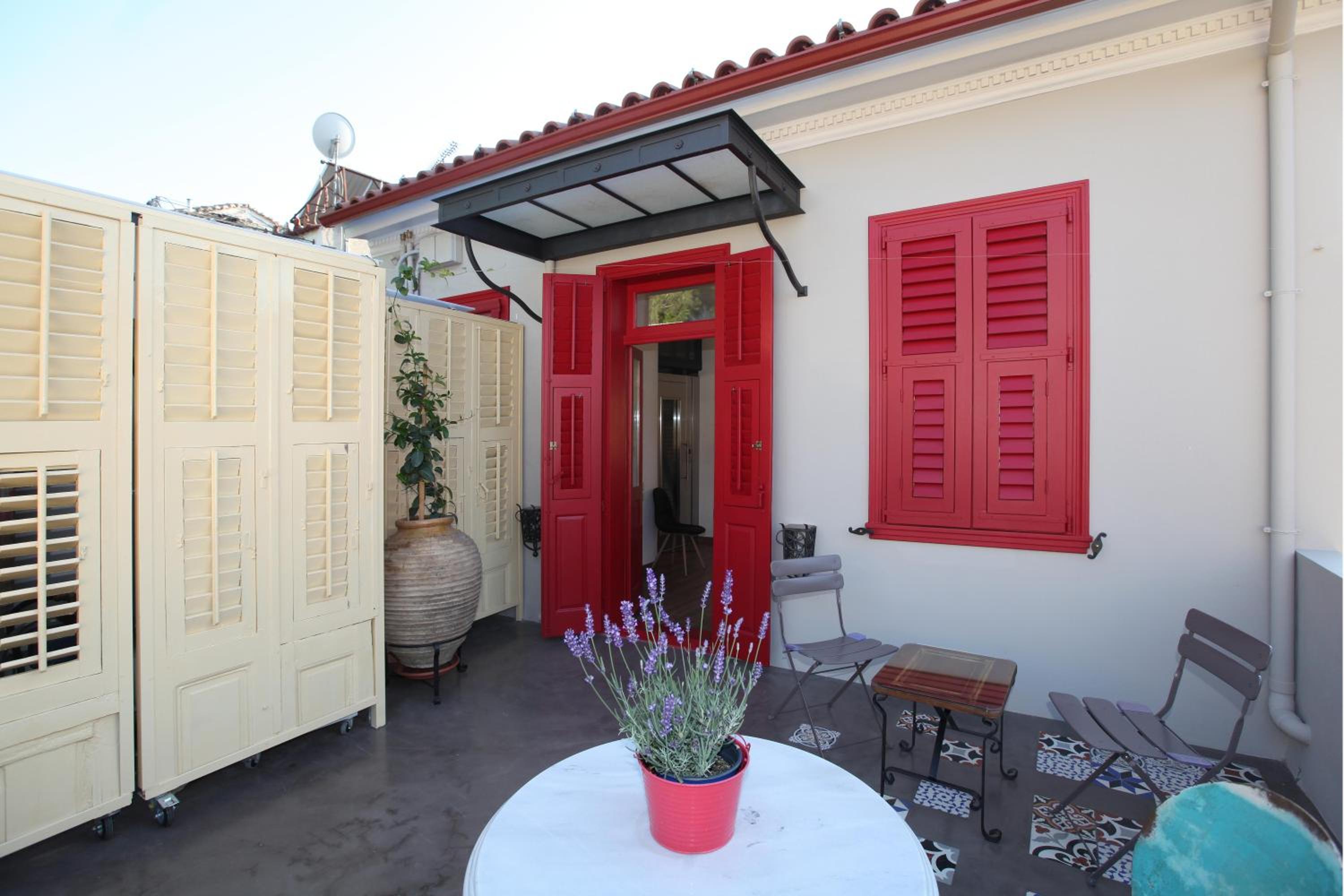 Deluxe Double Room with Balcony - Photo 6