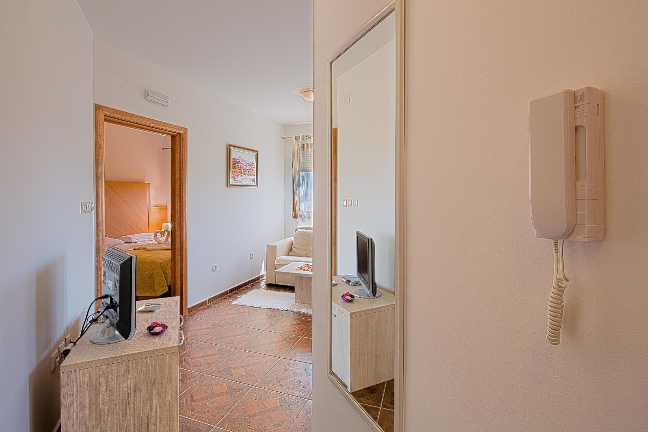 One-Bedroom Apartment With Garden View