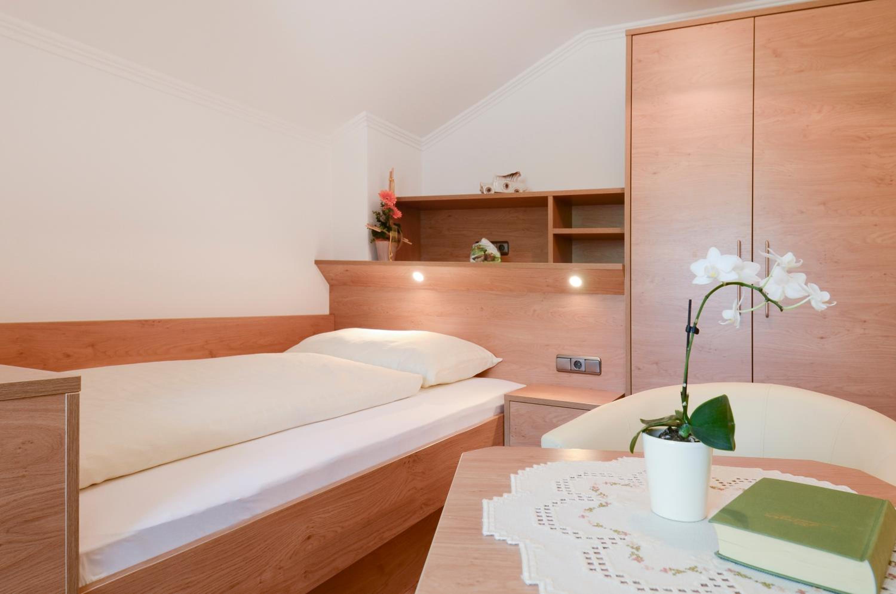 Single Room photo 3