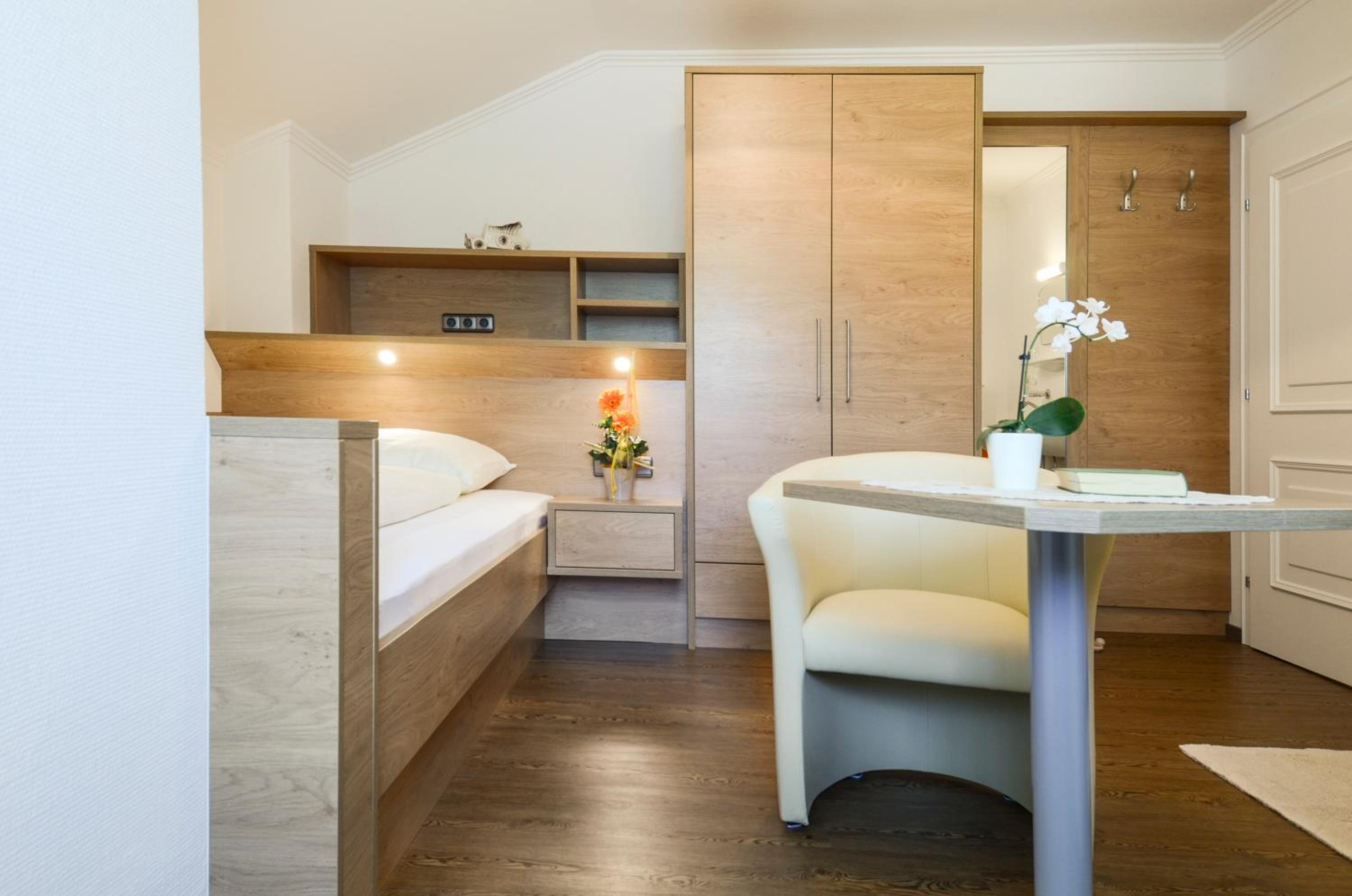 Single Room photo 2
