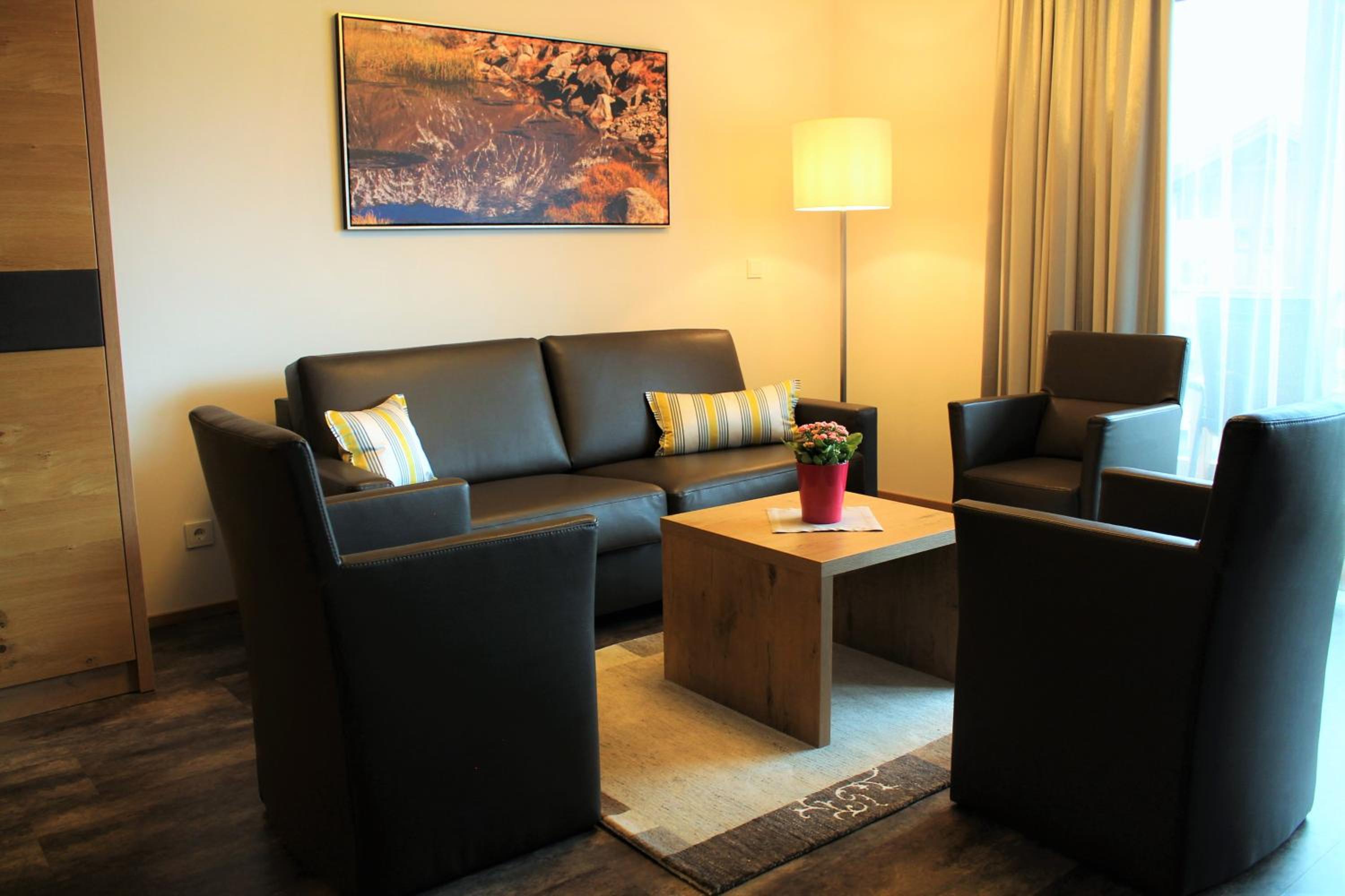 One-Bedroom Apartment photo 1