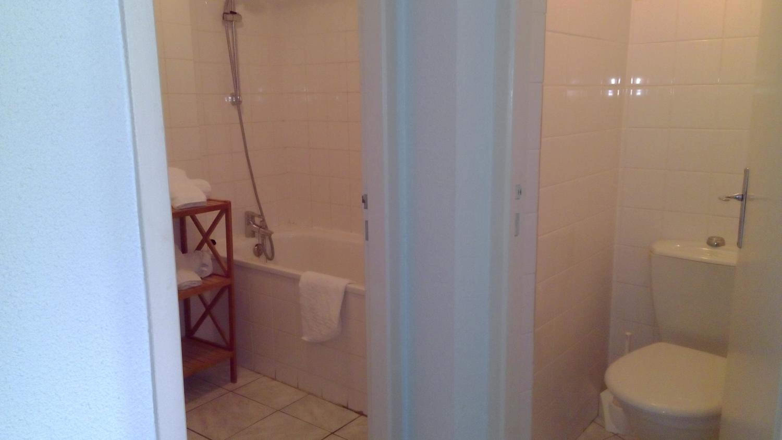 Double Room - Photo 6