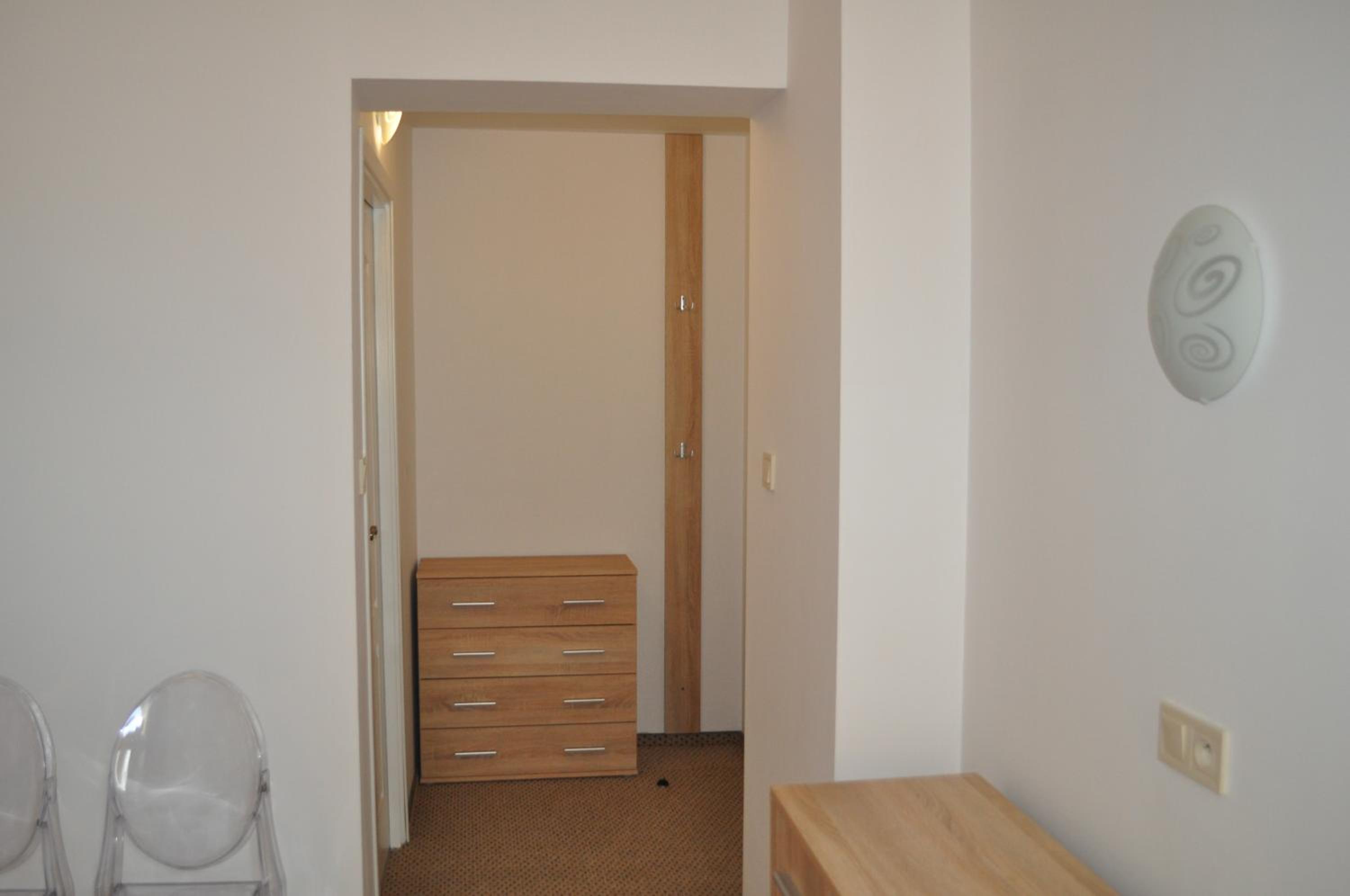 Quadruple Room with Shower - Photo 4
