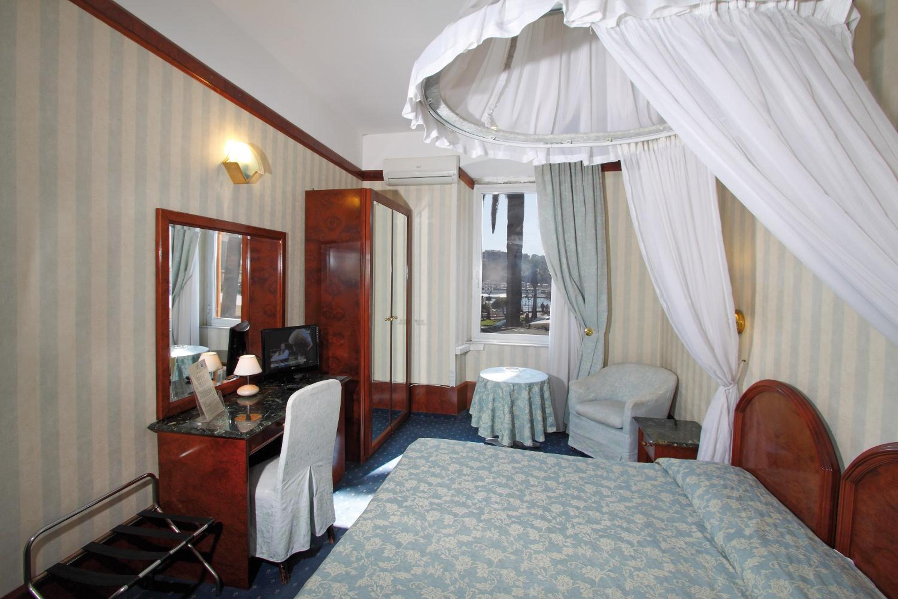 Double Room - Sea Front photo 3