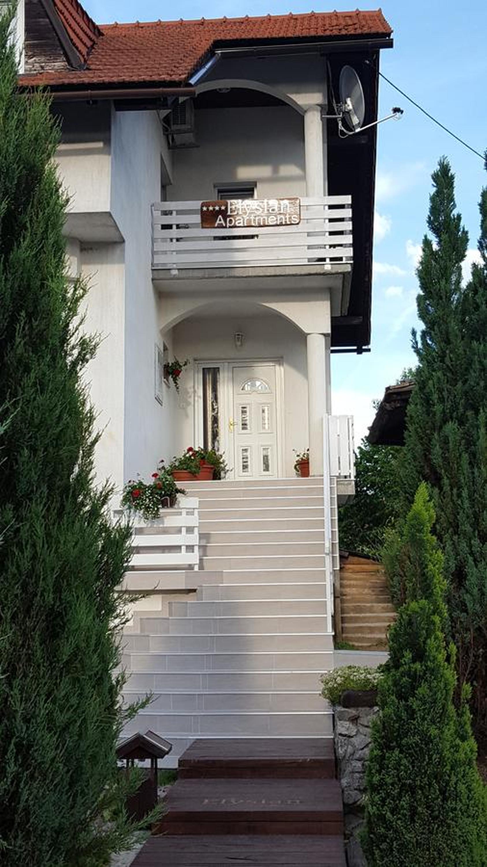 Two-Bedroom Apartment with Balcony - Photo 11