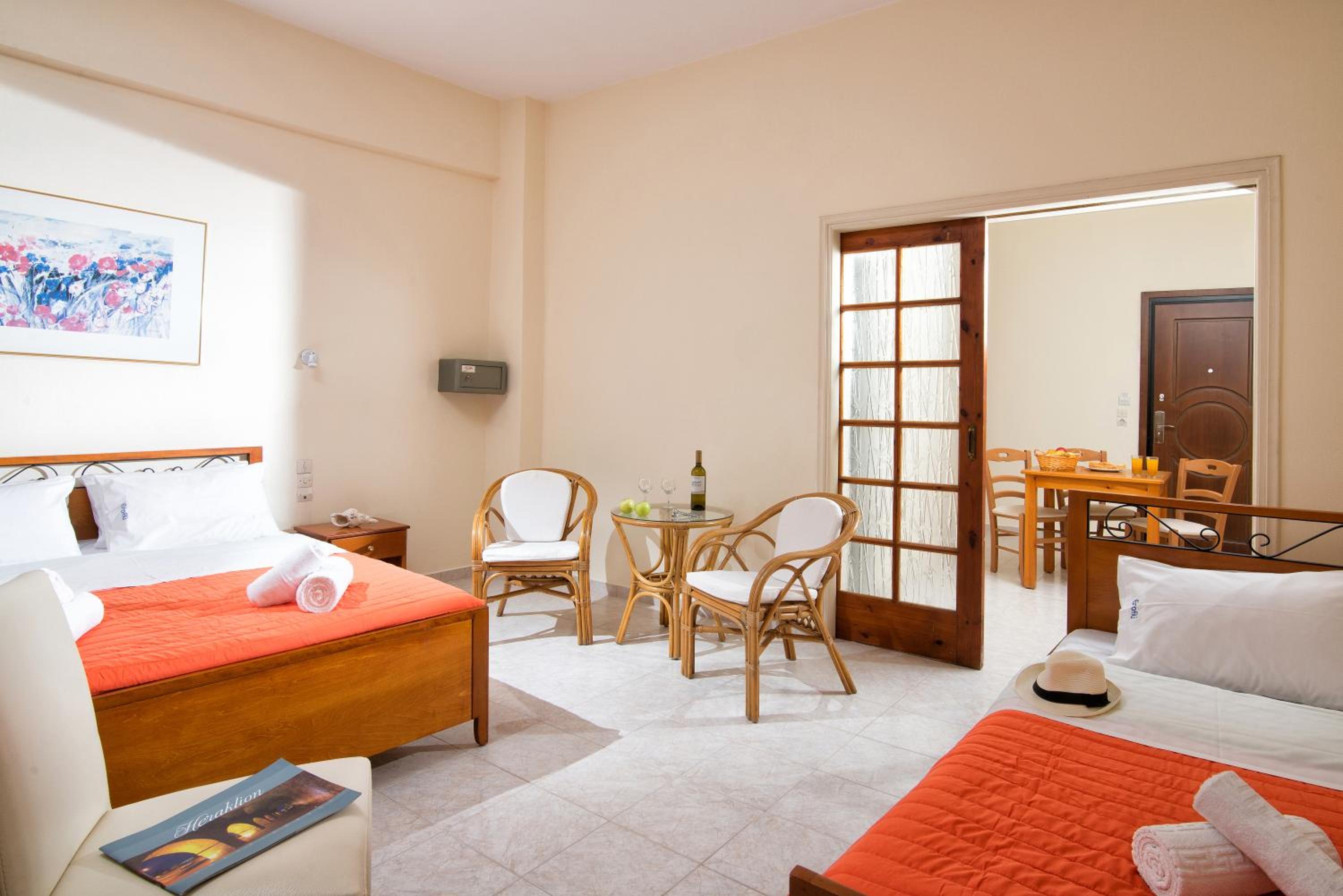 One-Bedroom Apartment with Hydromassage Shower - Photo 6