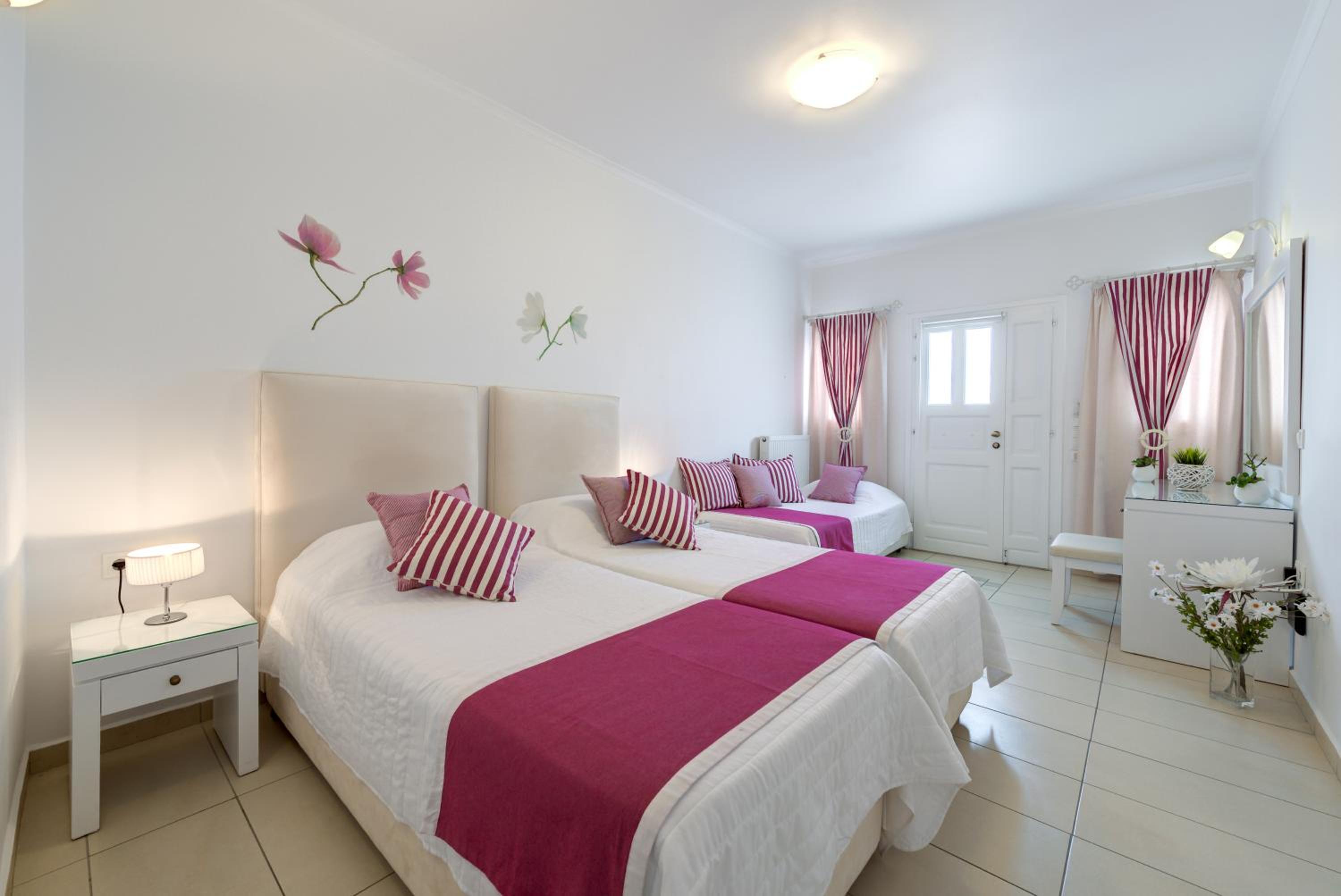 Standard Triple Room with Sea View photo 1