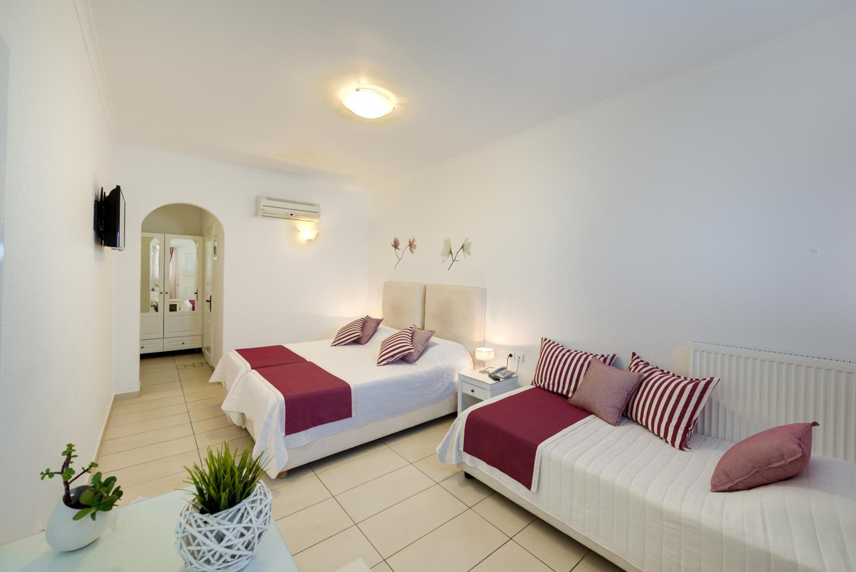 Standard Triple Room with Garden View photo 1