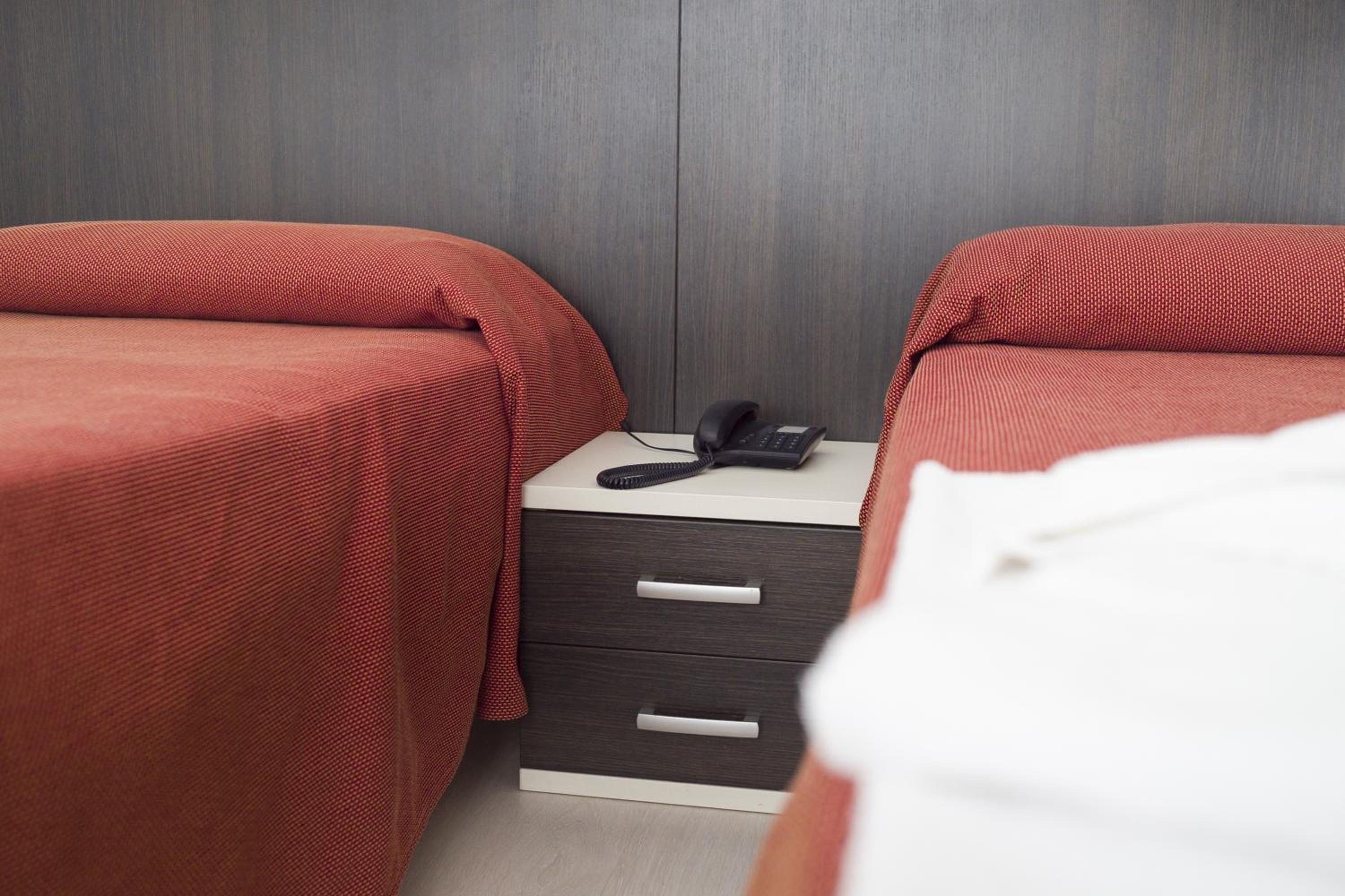 Twin Room - Photo 6