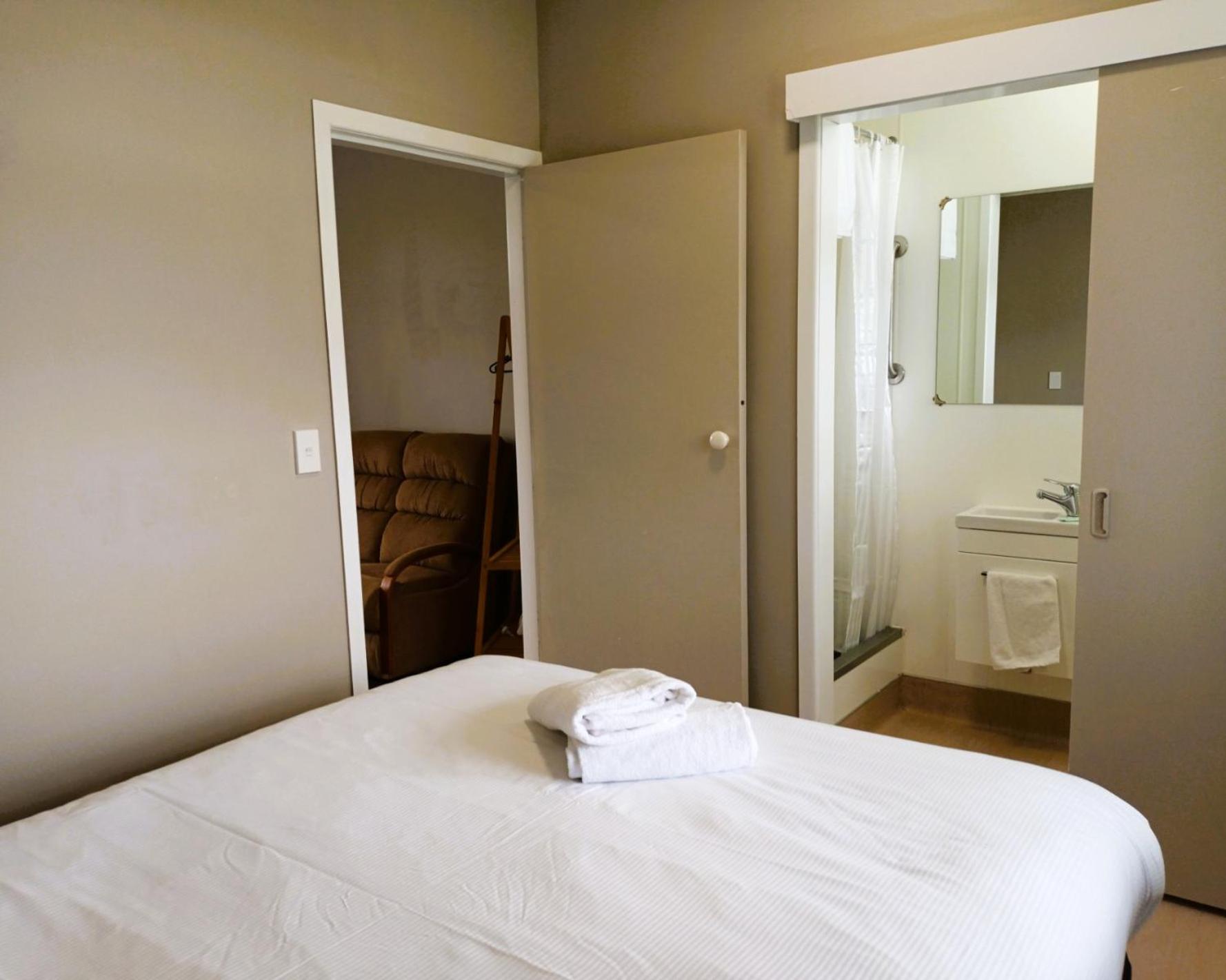 Standard Queen Room photo 2