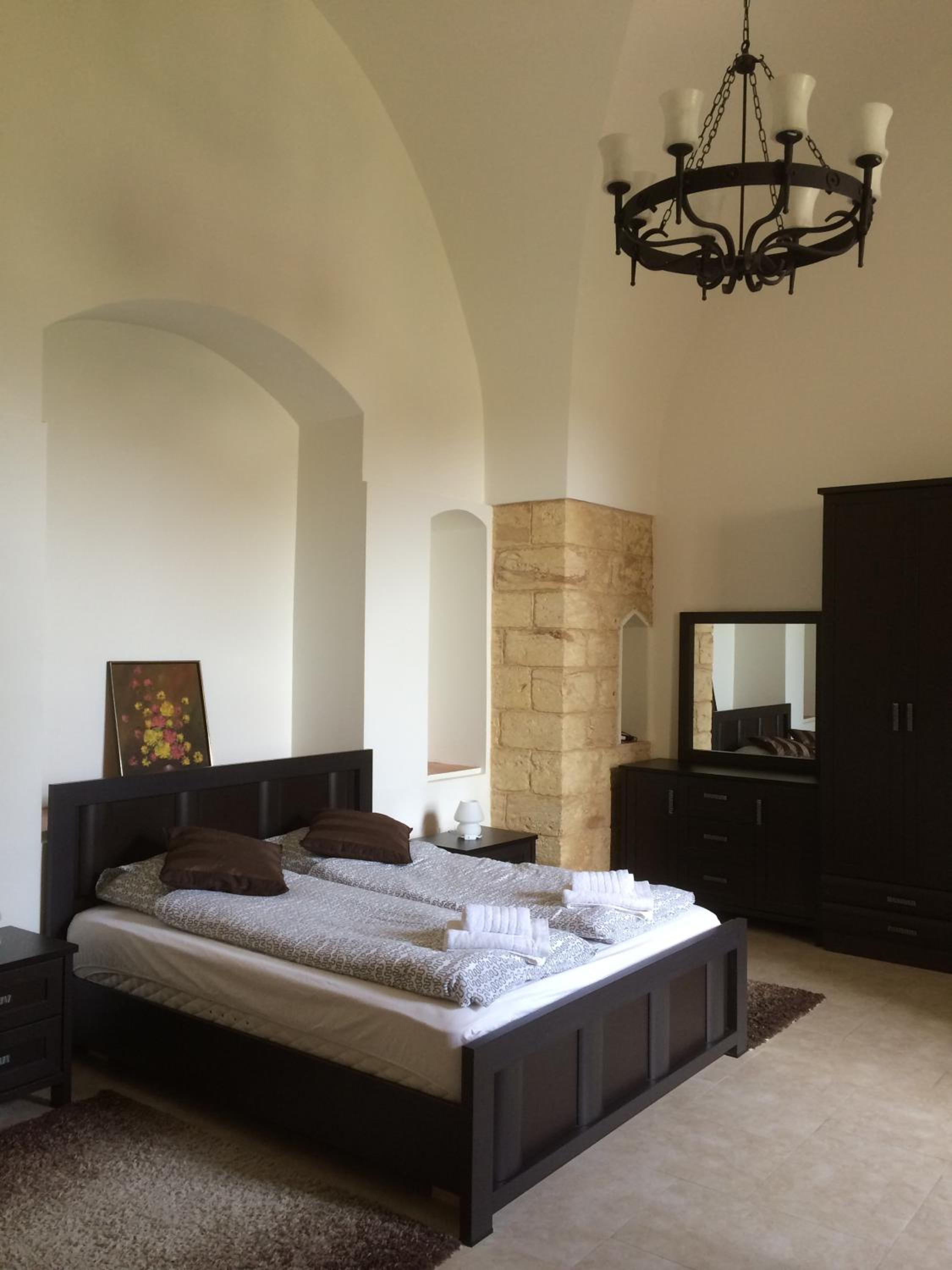 Deluxe Double Room with Bath - Photo 3