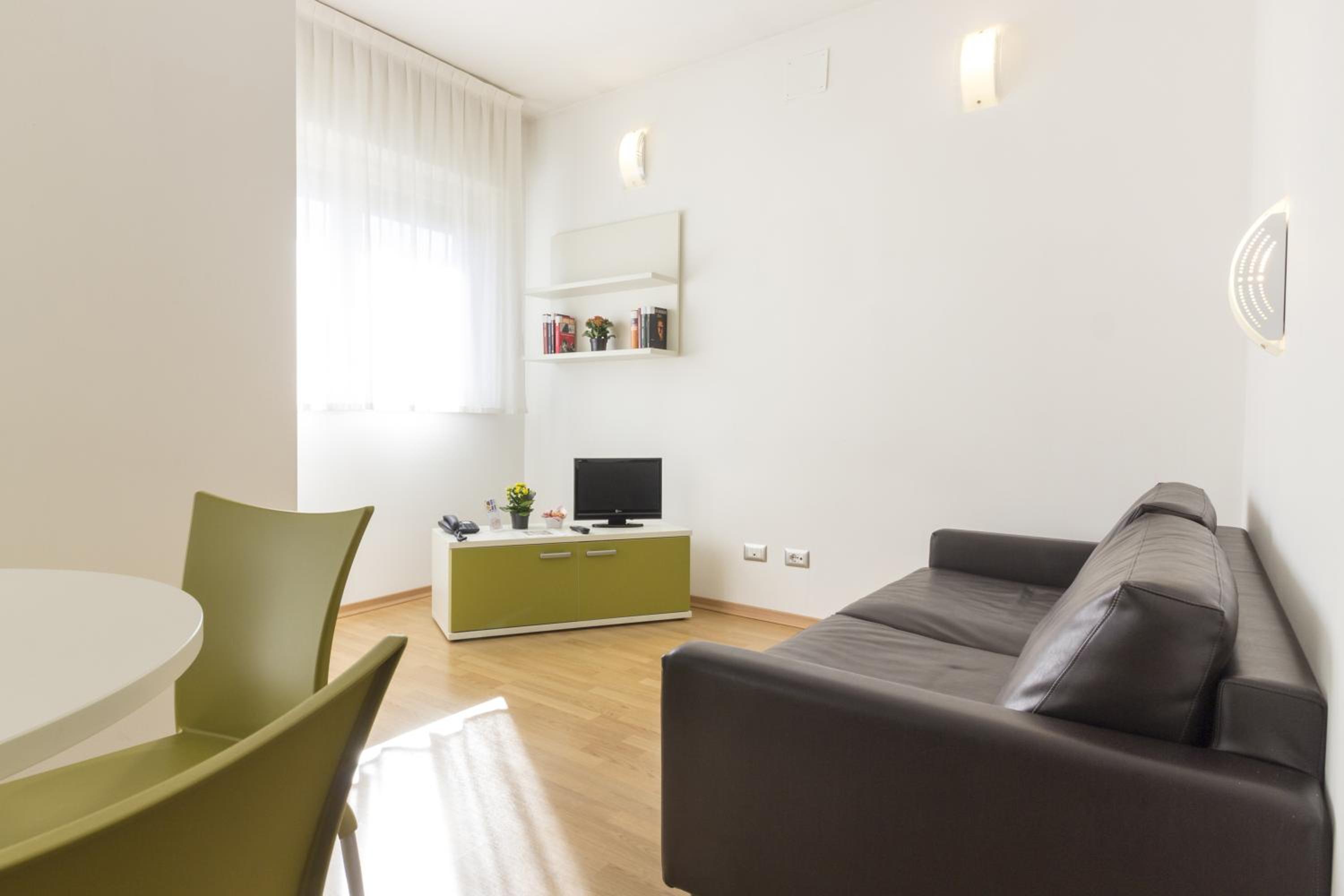 One-Bedroom Apartment - Photo 12