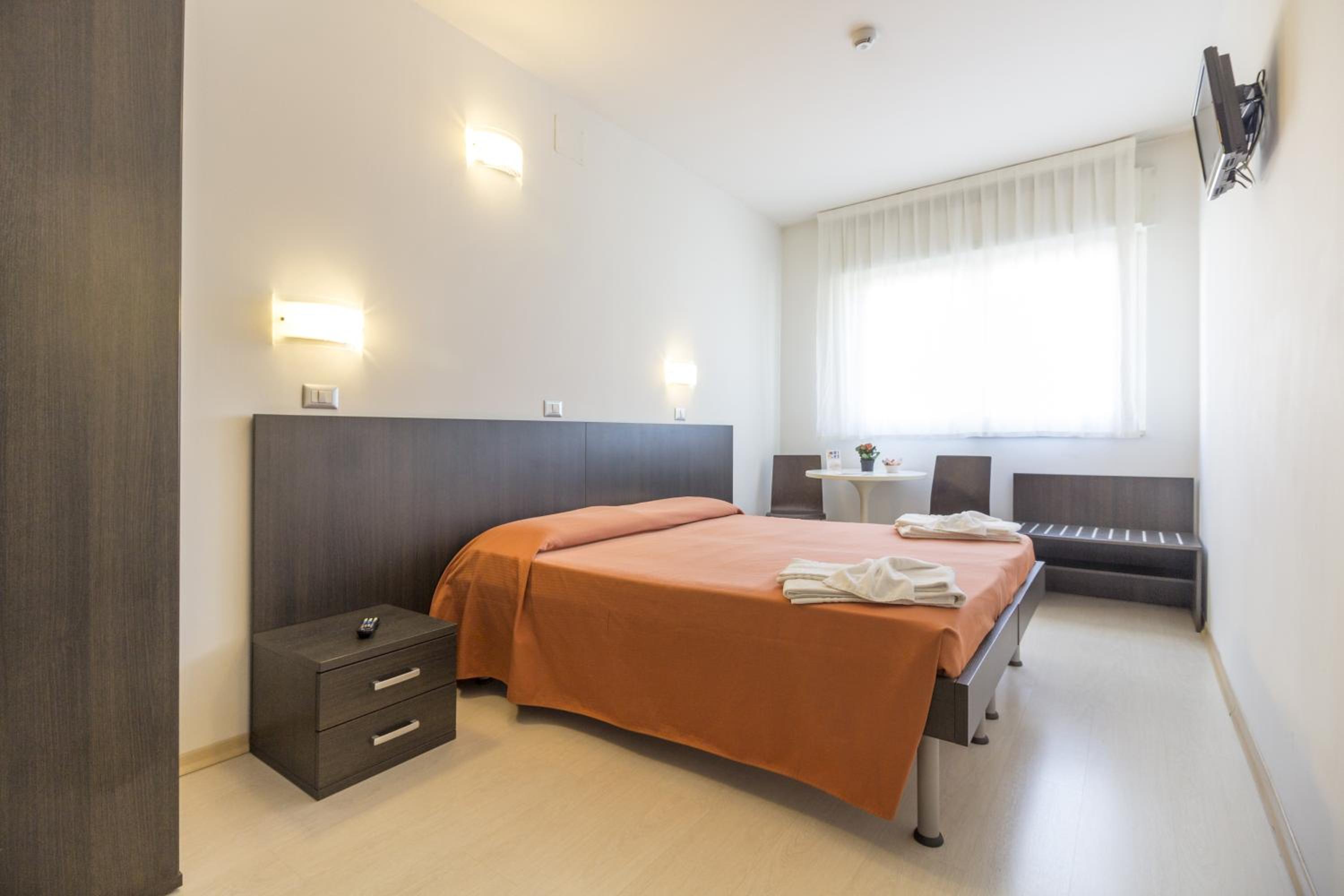 Double or Twin Room - Photo 3