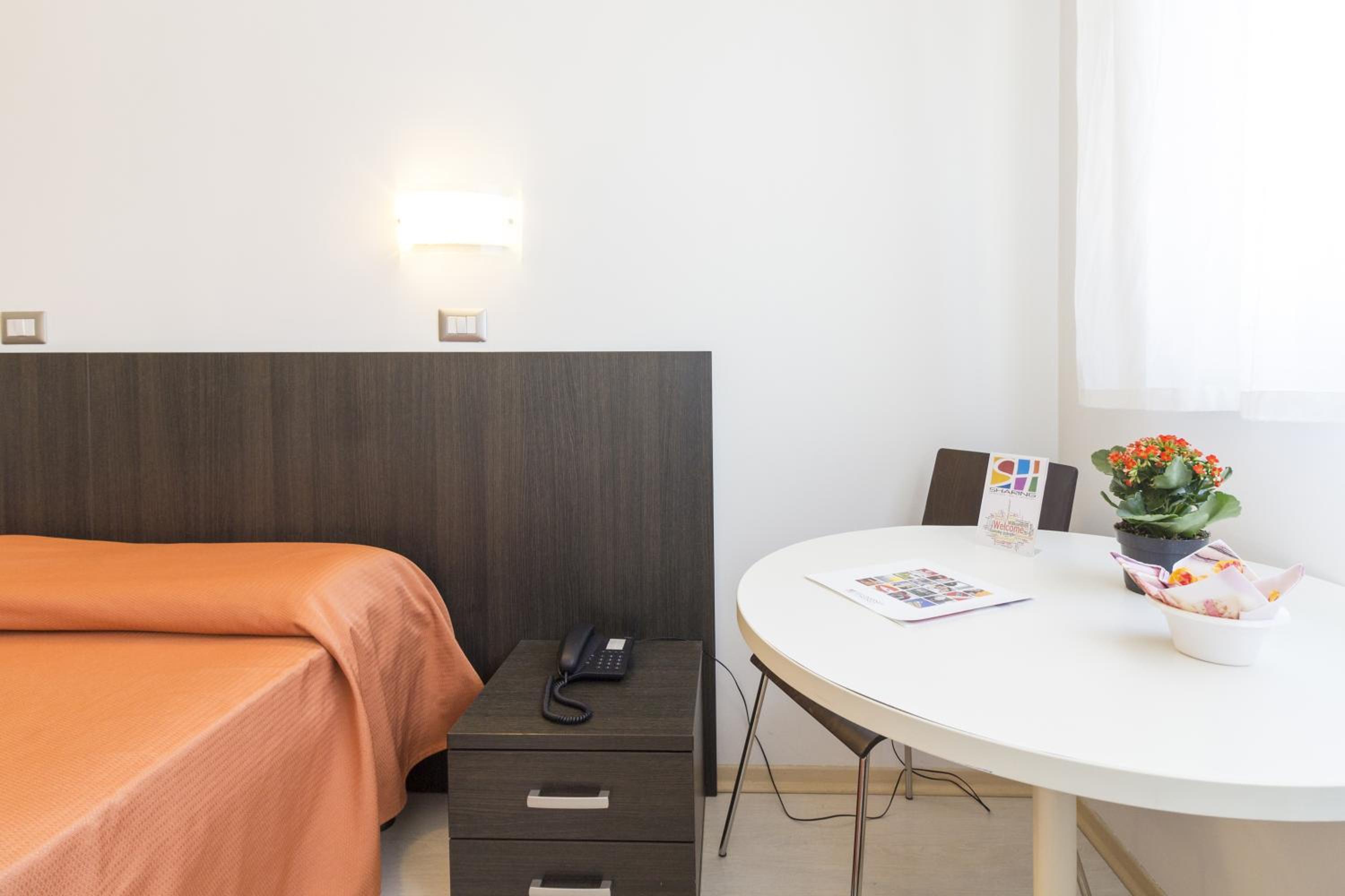 Double or Twin Room - Photo 4
