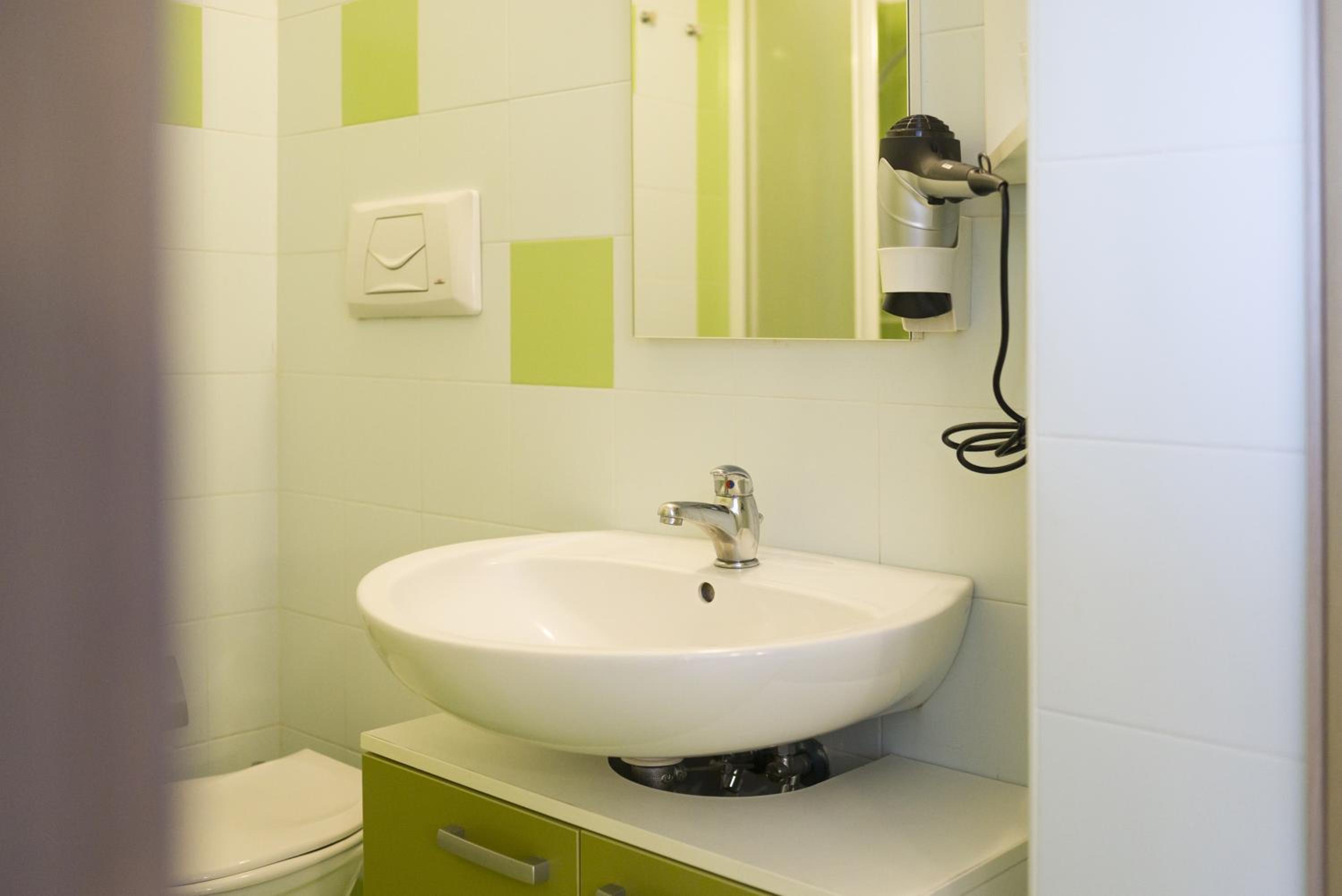 Double or Twin Room - Photo 5