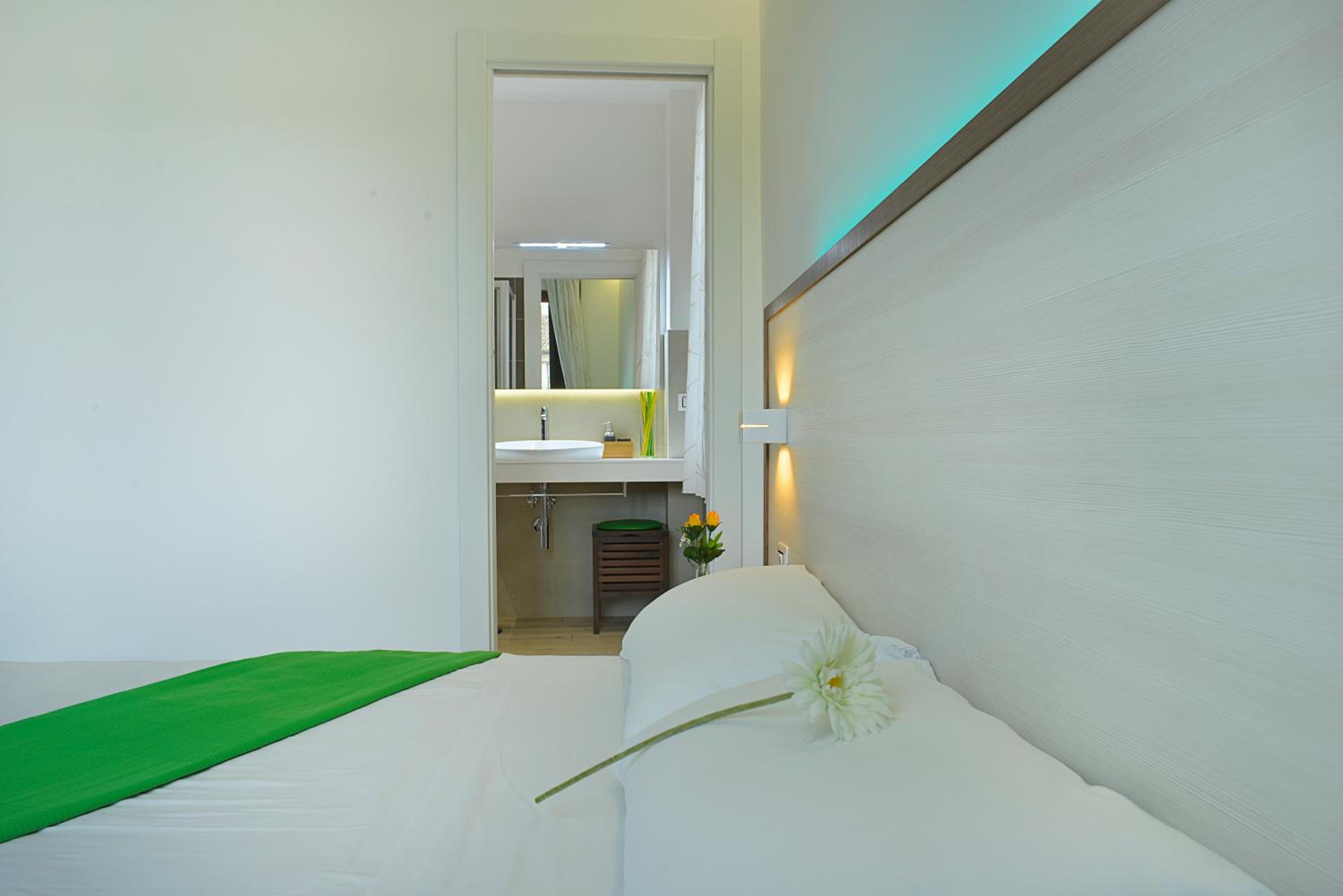 Quadruple Room with Balcony photo 3